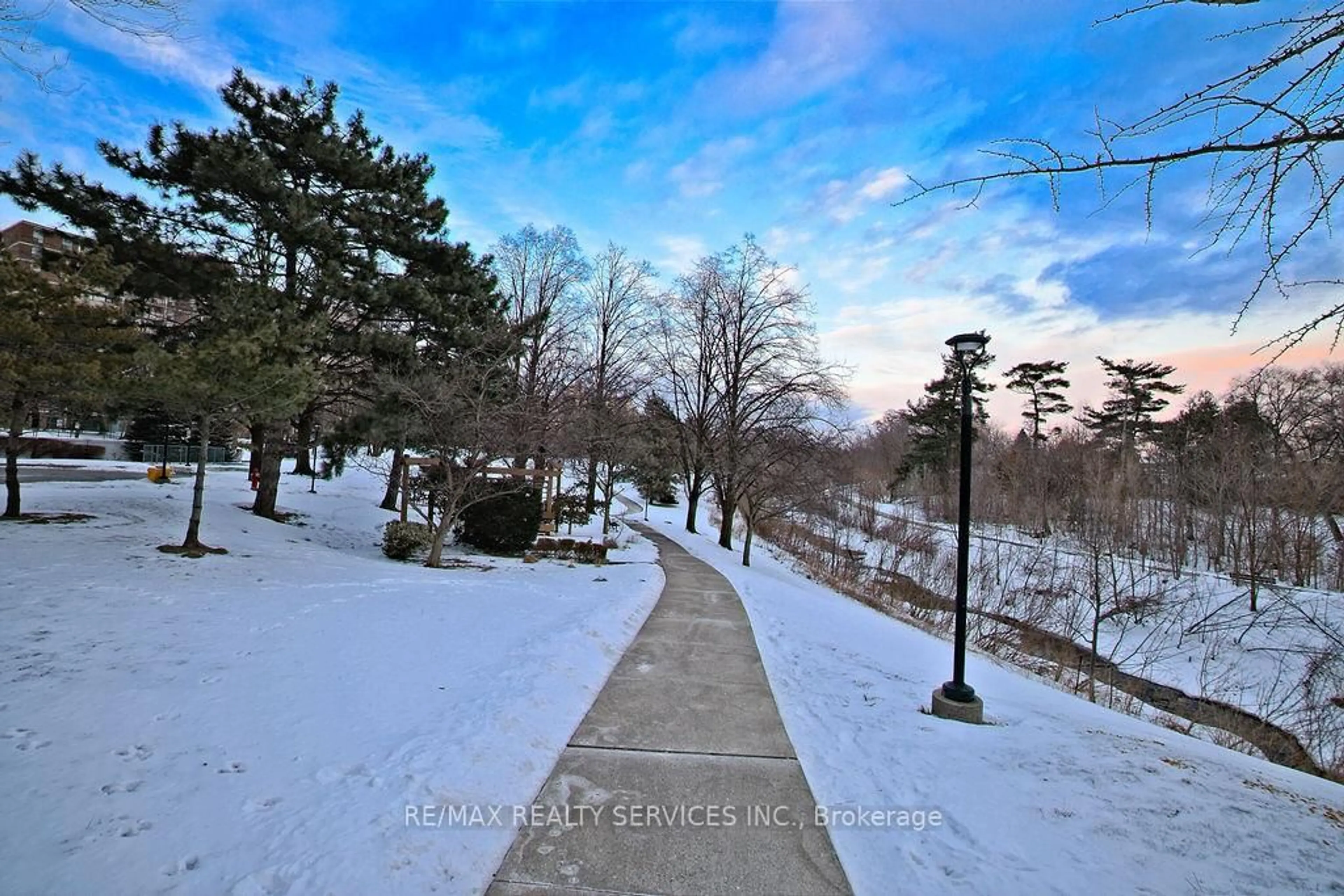 Patio, unknown for 3100 Kirwin Ave #2808, Mississauga Ontario L5A 3S6