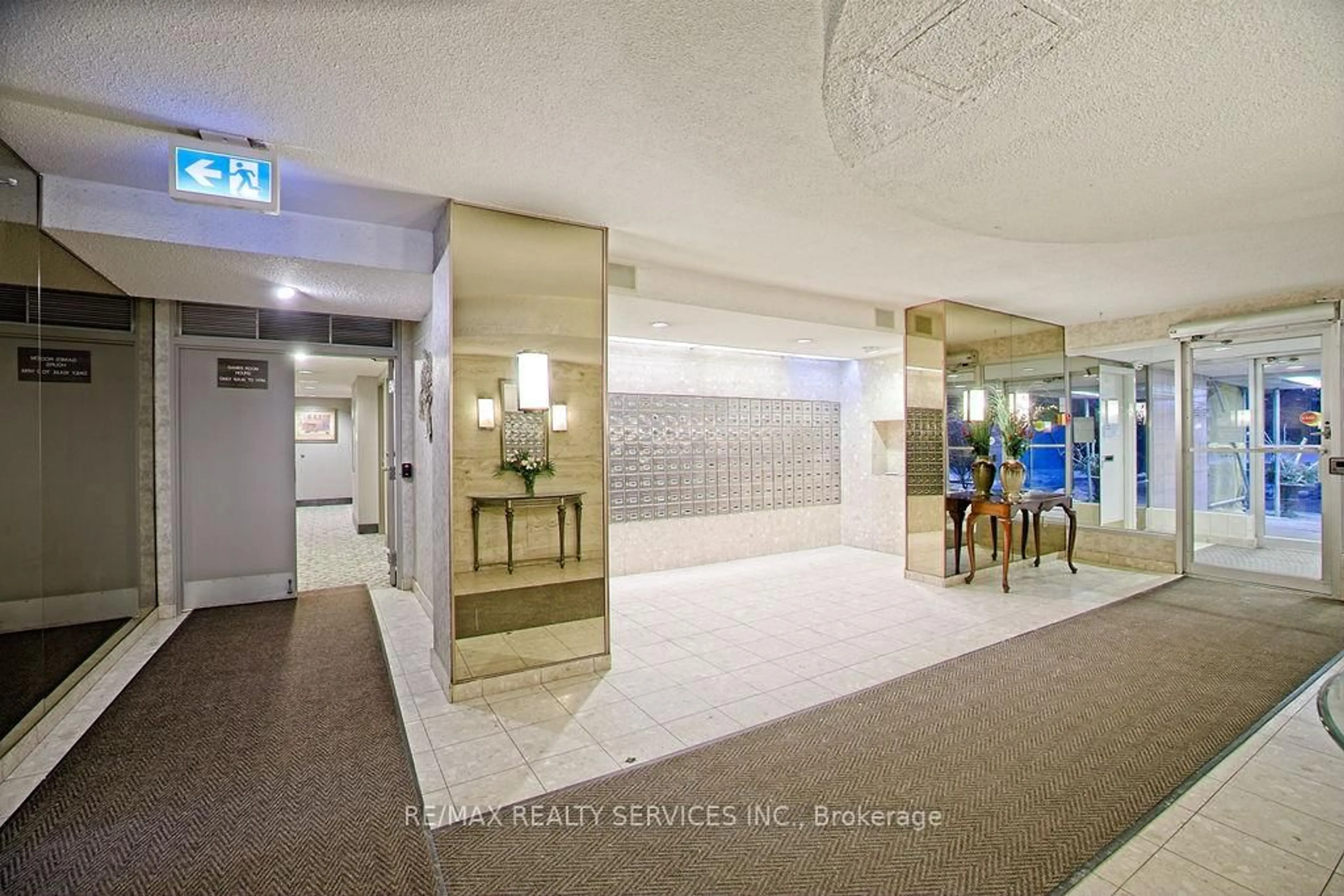 Lobby for 3100 Kirwin Ave #2808, Mississauga Ontario L5A 3S6