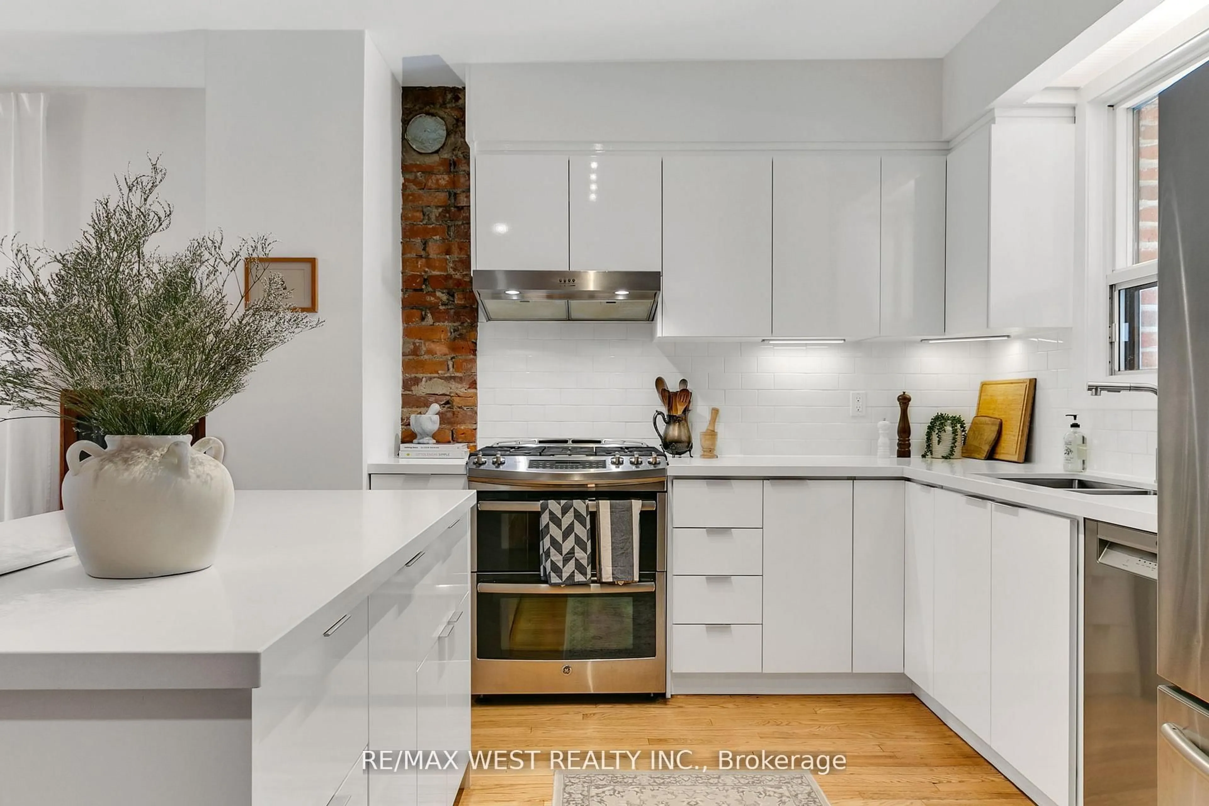 Contemporary kitchen, unknown for 18 Somerville Ave, Toronto Ontario M6M 4W2