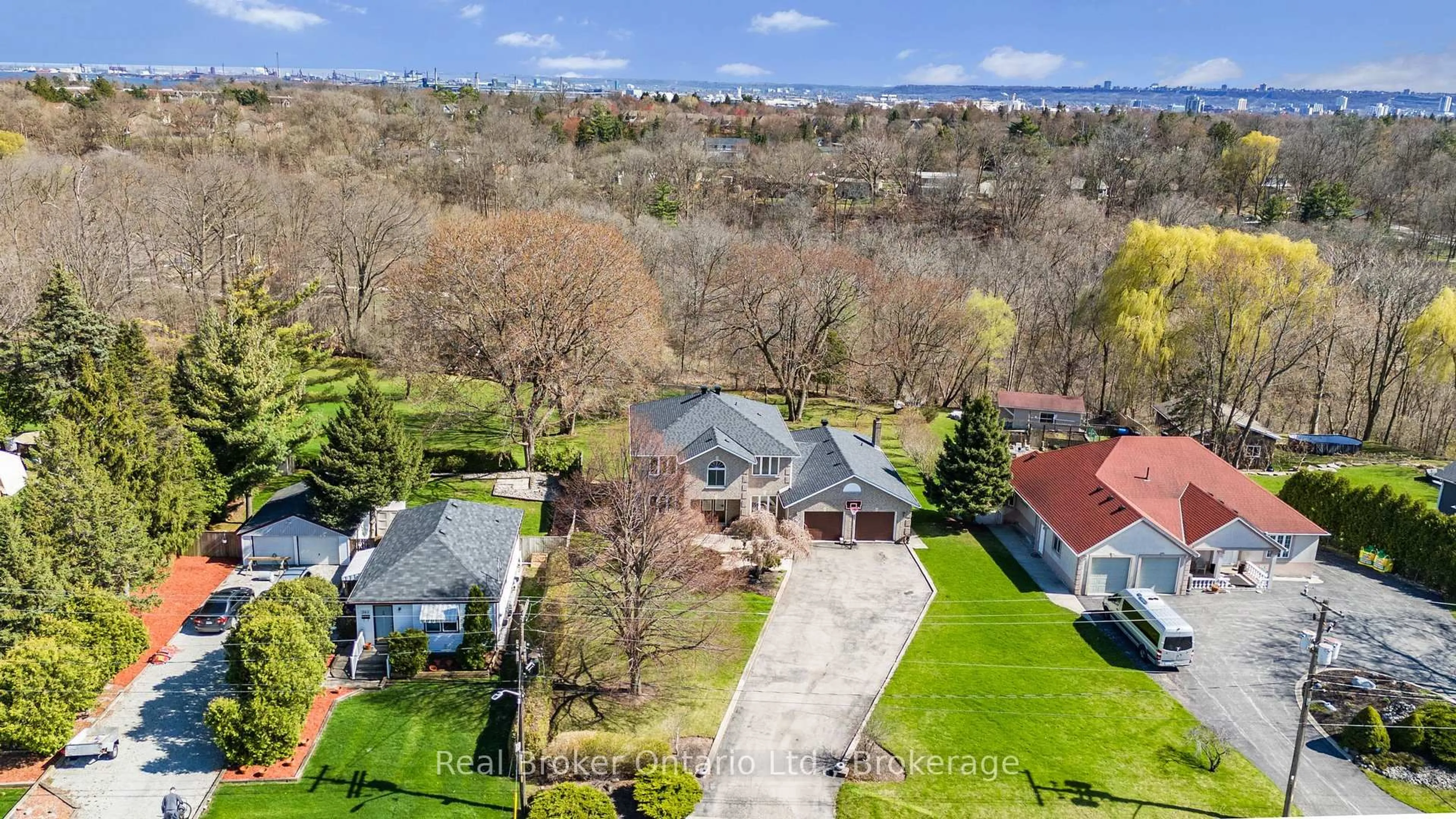 A pic from outside/outdoor area/front of a property/back of a property/a pic from drone, water/lake/river/ocean view for 266 Sumach Dr, Burlington Ontario L7T 0B5