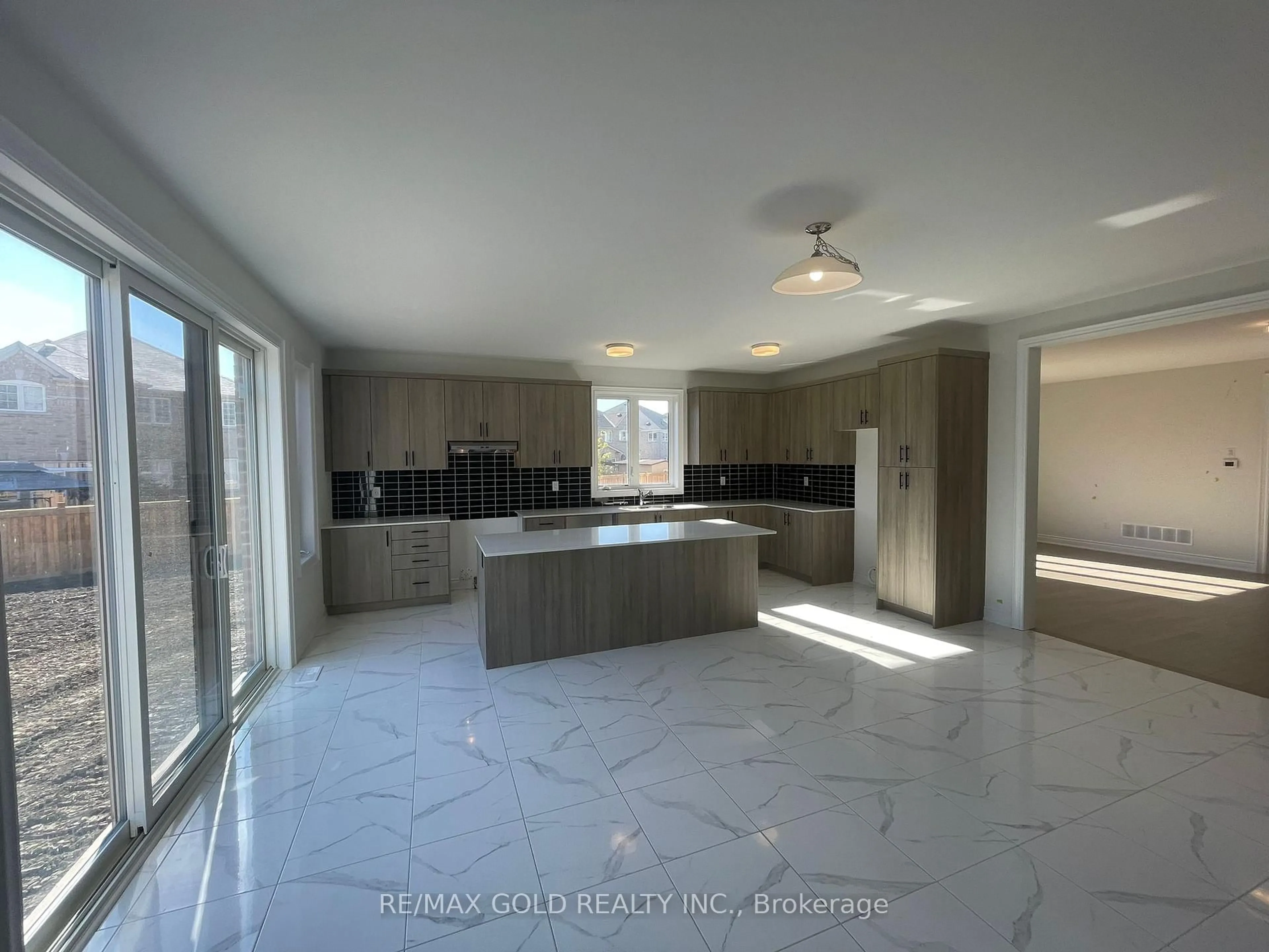 Open concept kitchen, unknown for 31 Dolomite Dr, Brampton Ontario L6P 4R6