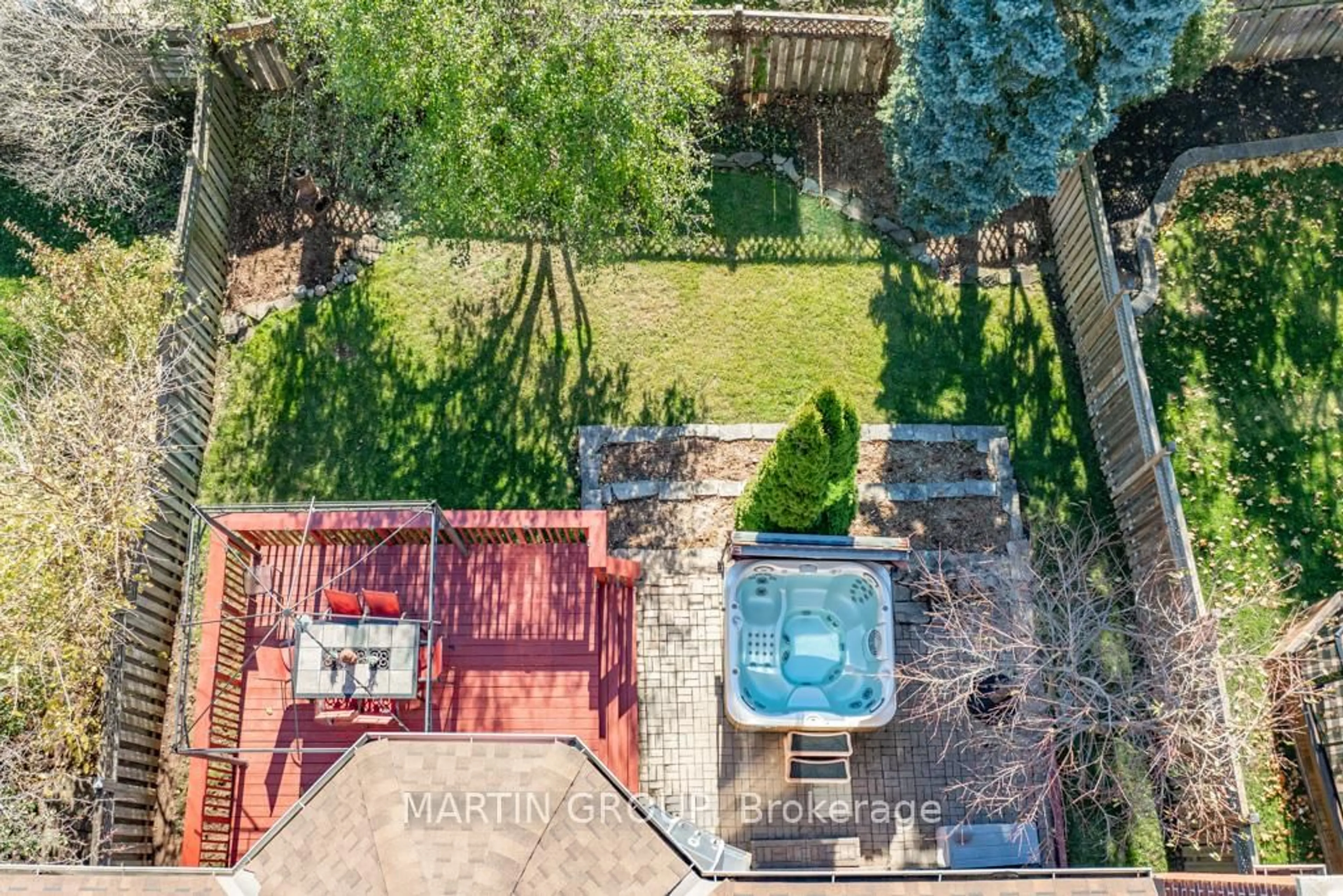 A pic from outside/outdoor area/front of a property/back of a property/a pic from drone, unknown for 2080 Sixth Line, Oakville Ontario L6H 3N2