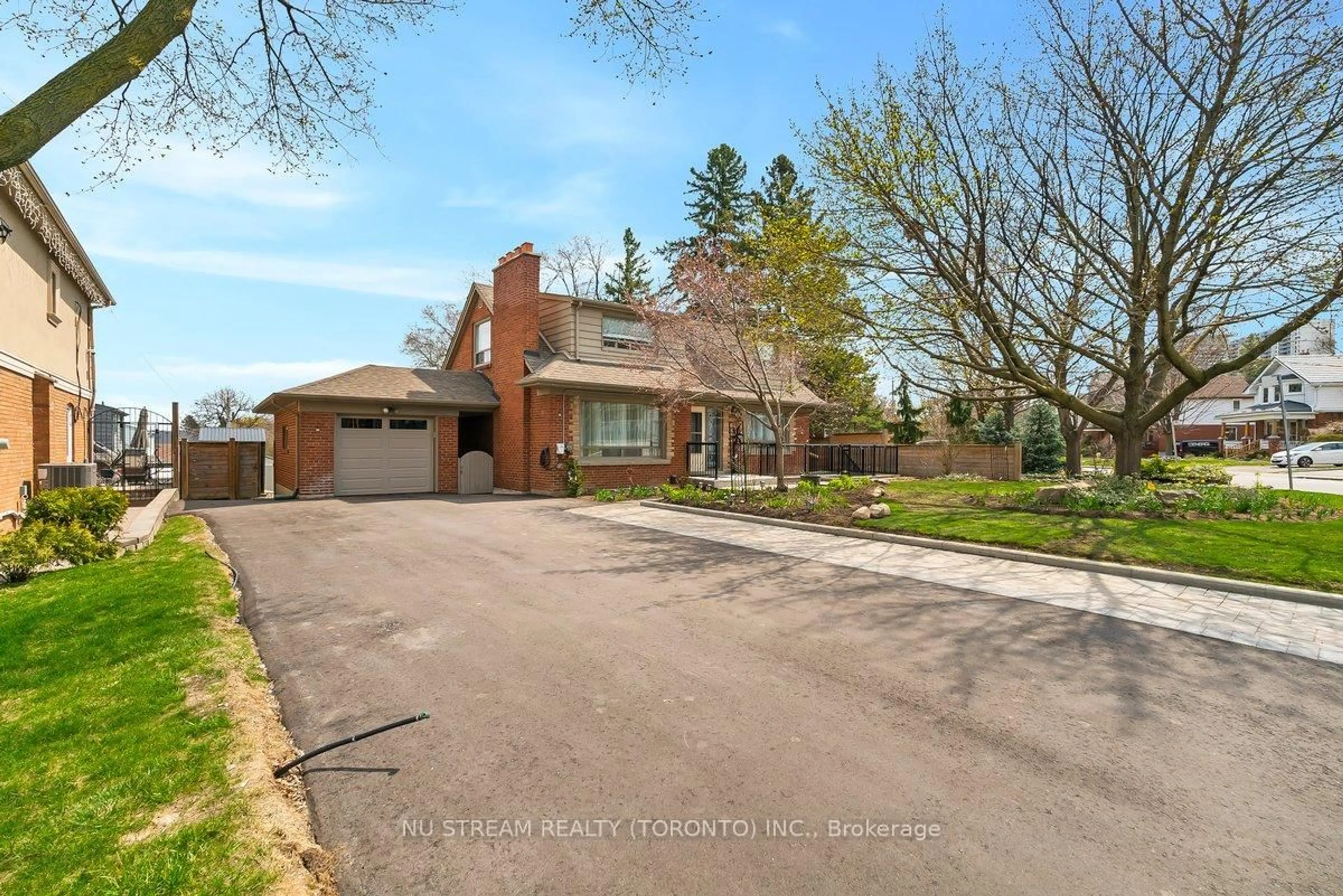 A pic from outside/outdoor area/front of a property/back of a property/a pic from drone, street for 51 Grattan St, Toronto Ontario M9N 3J6