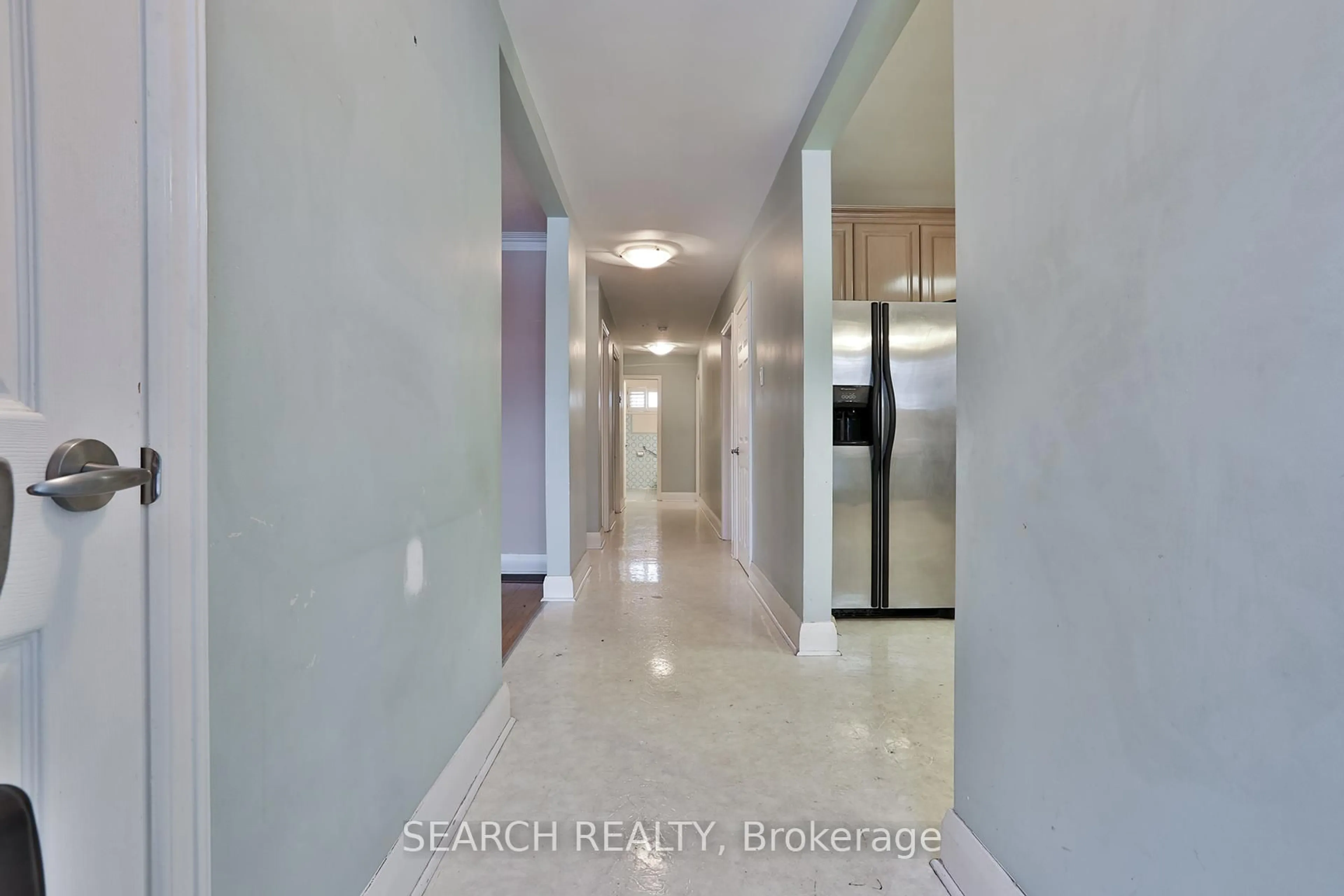 Indoor entryway for 288 Hillmount Ave, Toronto Ontario M6B 1Y4