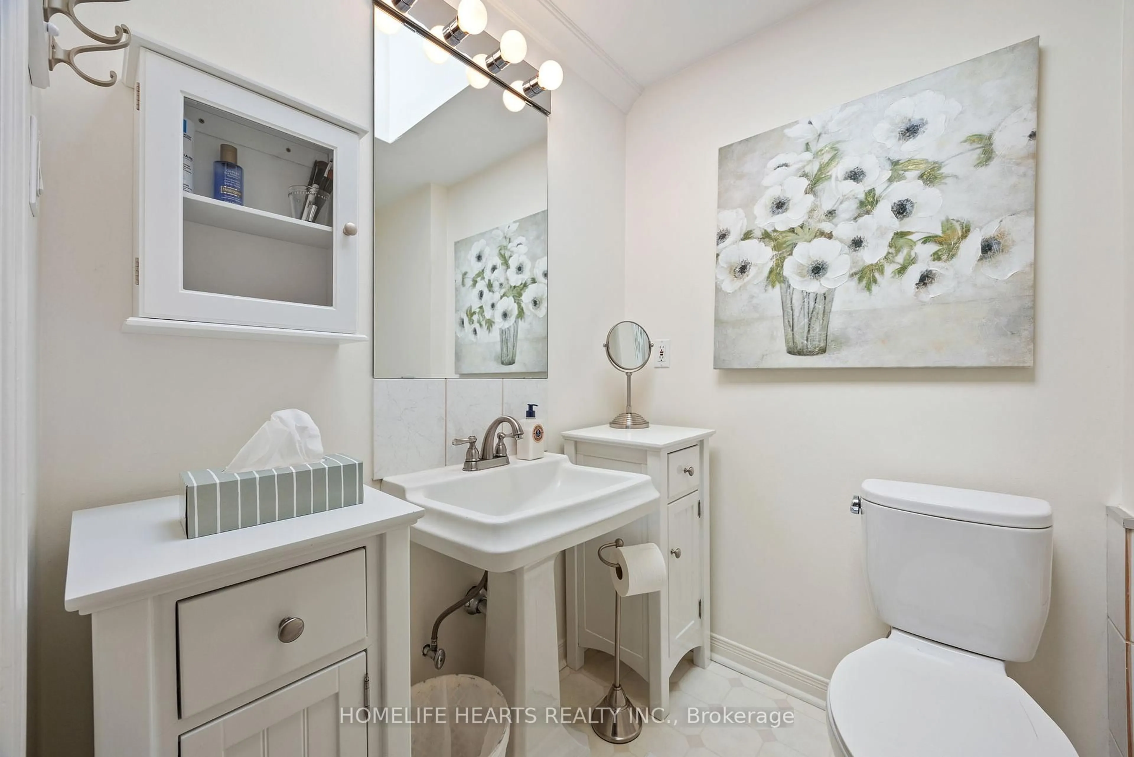 Standard bathroom, ceramic/tile floor for 6995 Second Line, Mississauga Ontario L5W 1A1