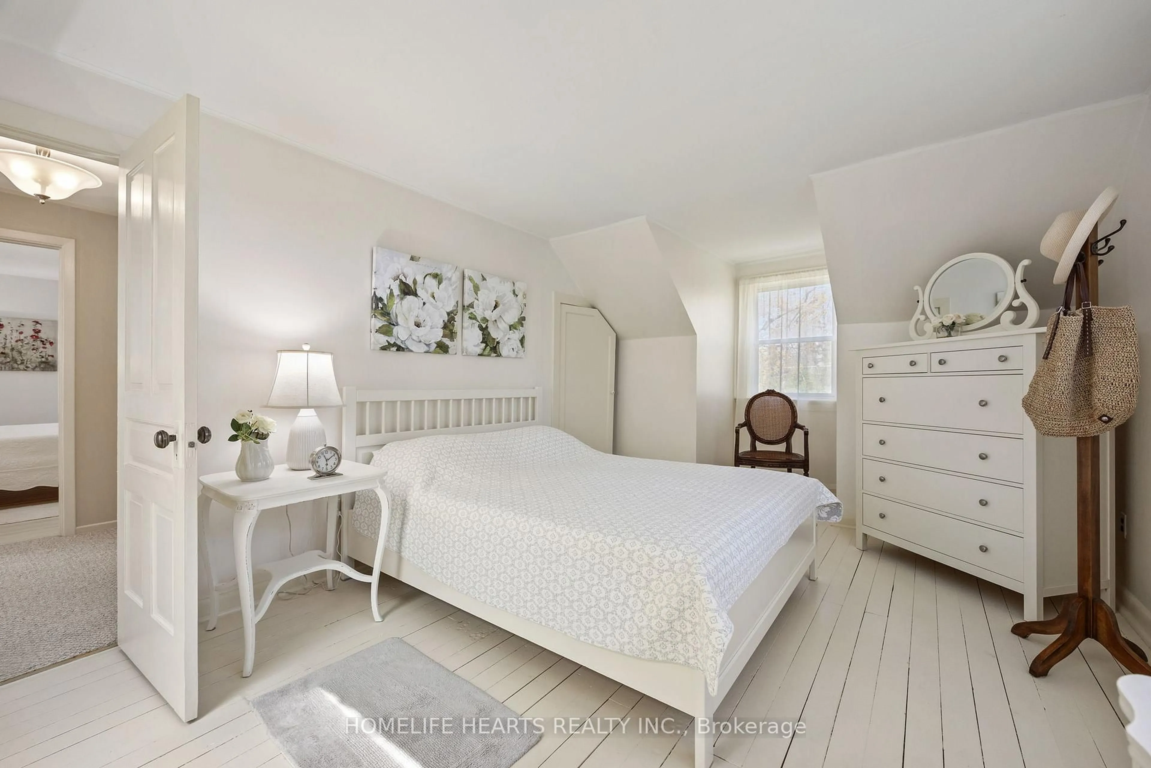 Bedroom with bed, unknown for 6995 Second Line, Mississauga Ontario L5W 1A1