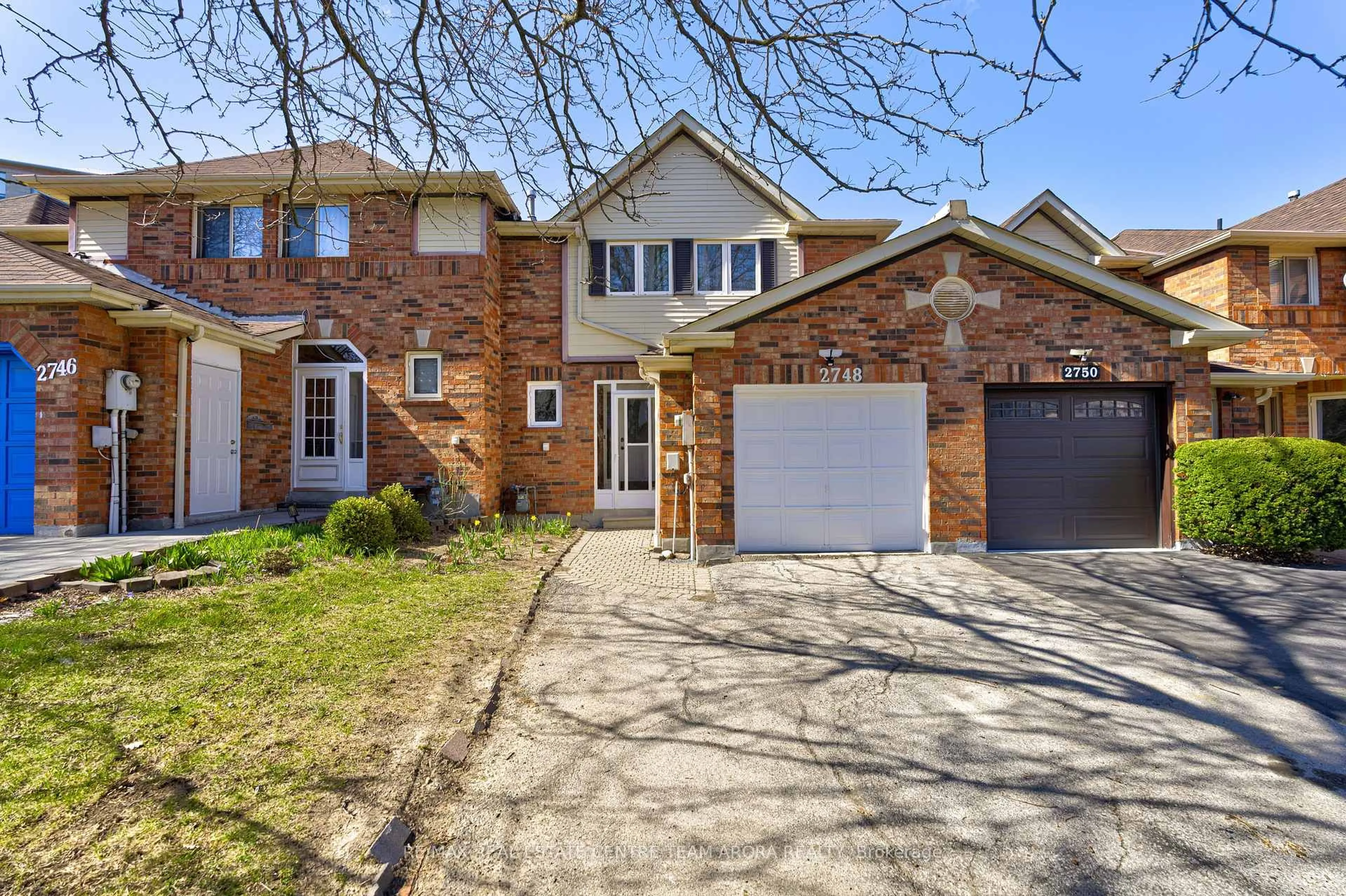 Home with brick exterior material, street for 2748 Lindholm Cres, Mississauga Ontario L5M 4S4