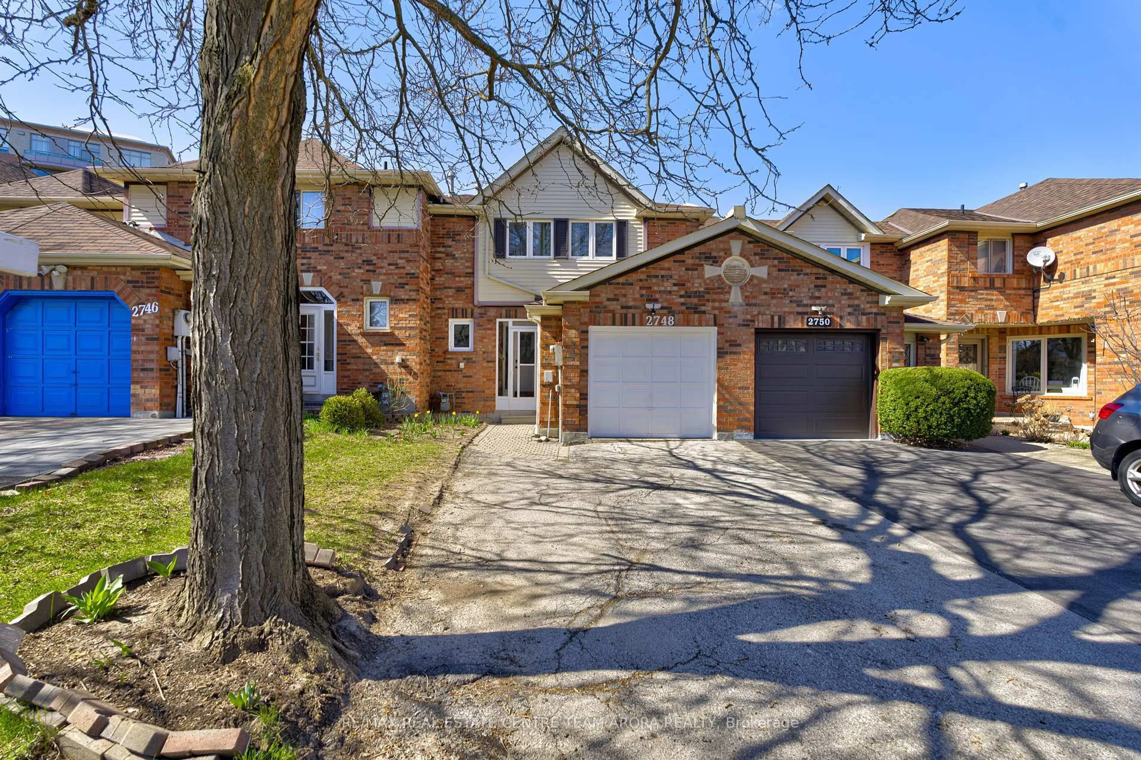 Home with brick exterior material, street for 2748 Lindholm Cres, Mississauga Ontario L5M 4S4