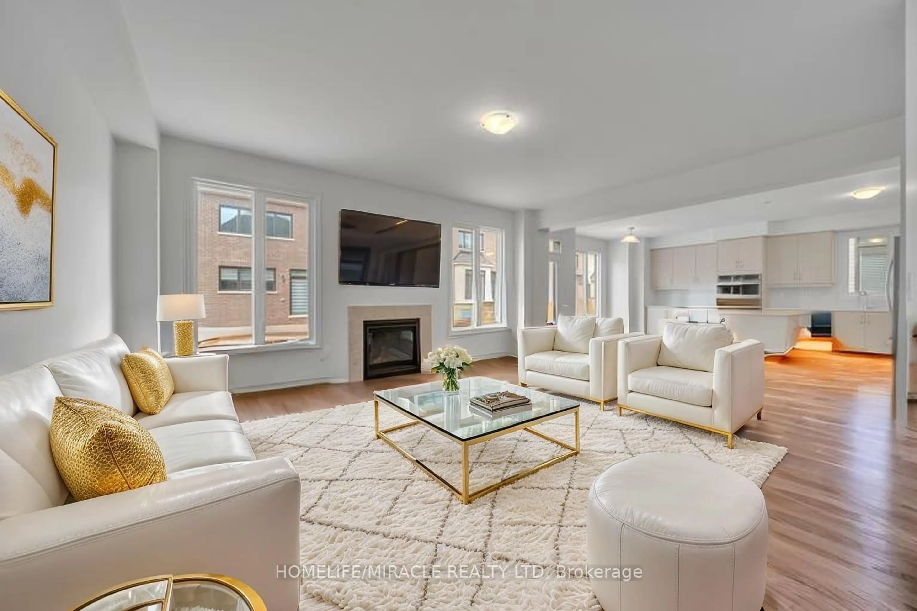 Living room with furniture, unknown for 1536 Buttercup Crt, Milton Ontario L9E 2G3