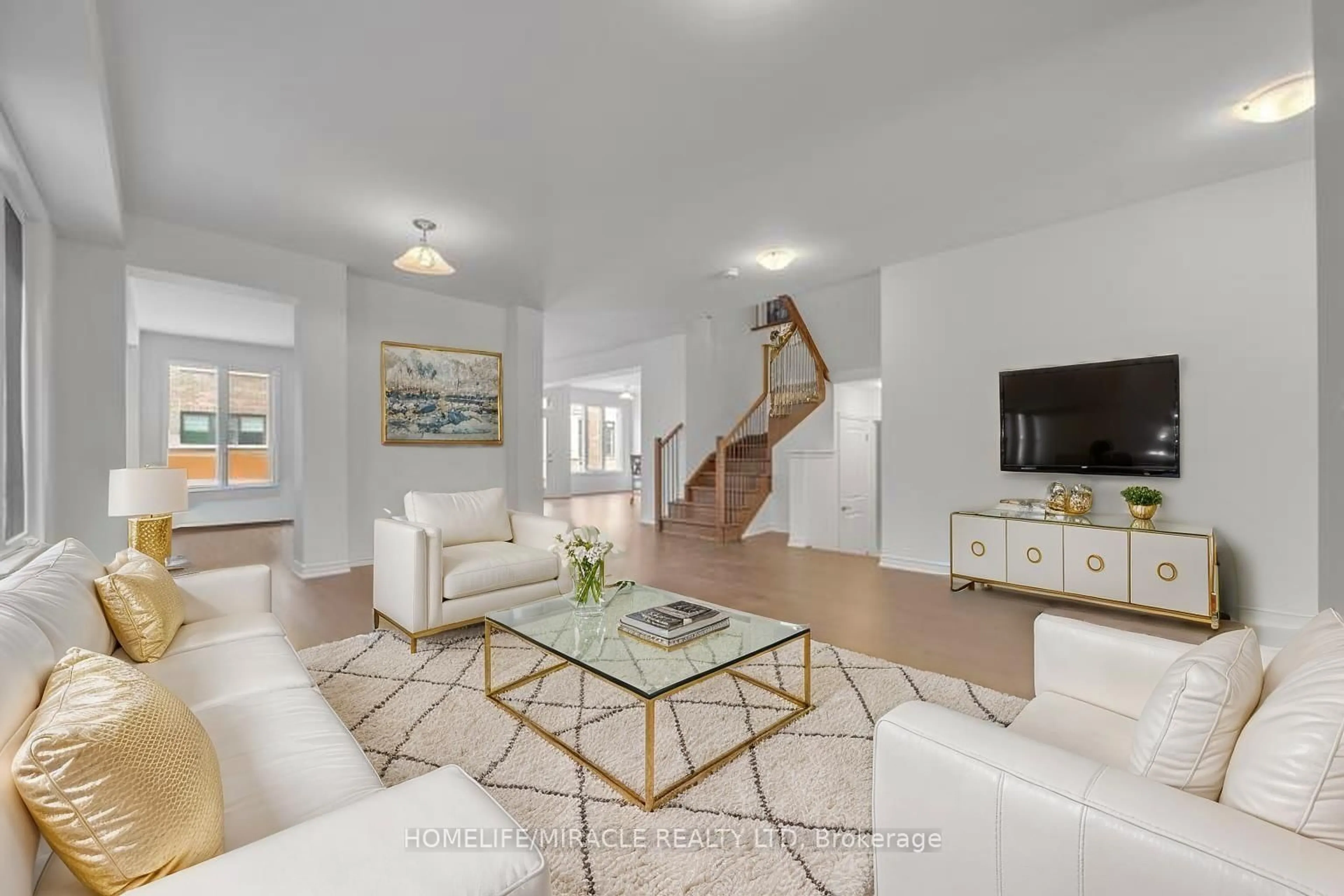 Living room with furniture, unknown for 1536 Buttercup Crt, Milton Ontario L9E 2G3