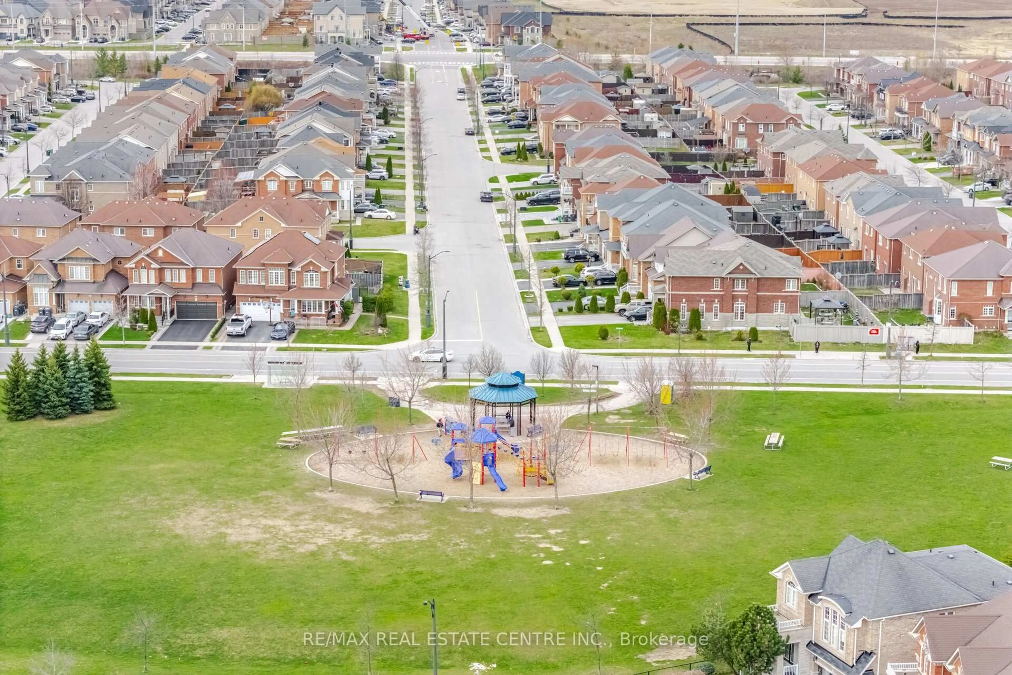 A pic from outside/outdoor area/front of a property/back of a property/a pic from drone, street for 47 Begonia Cres, Brampton Ontario L7A 0M7