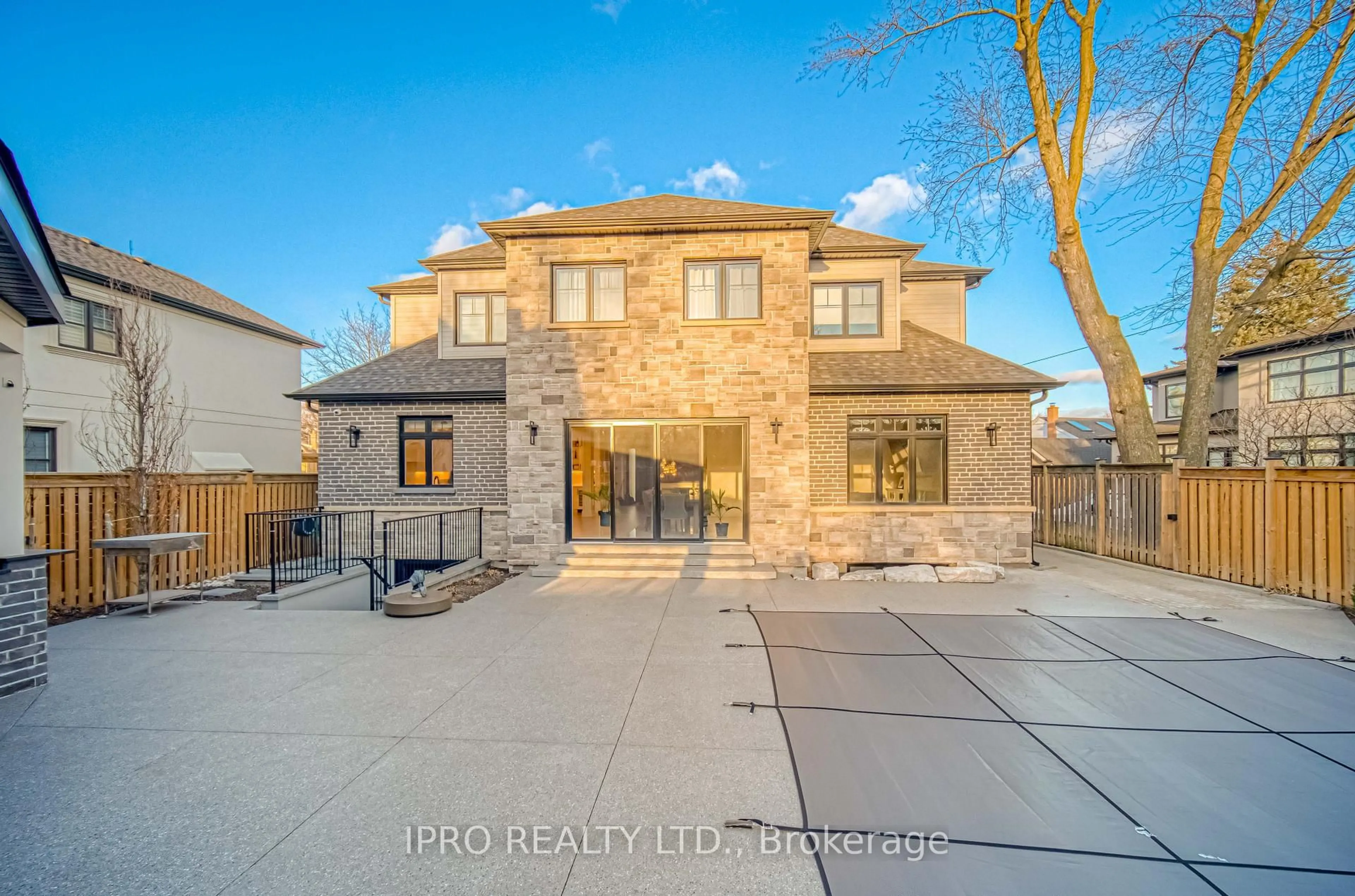 Home with brick exterior material, street for 1516 Pembroke Dr, Oakville Ontario L6H 1V9