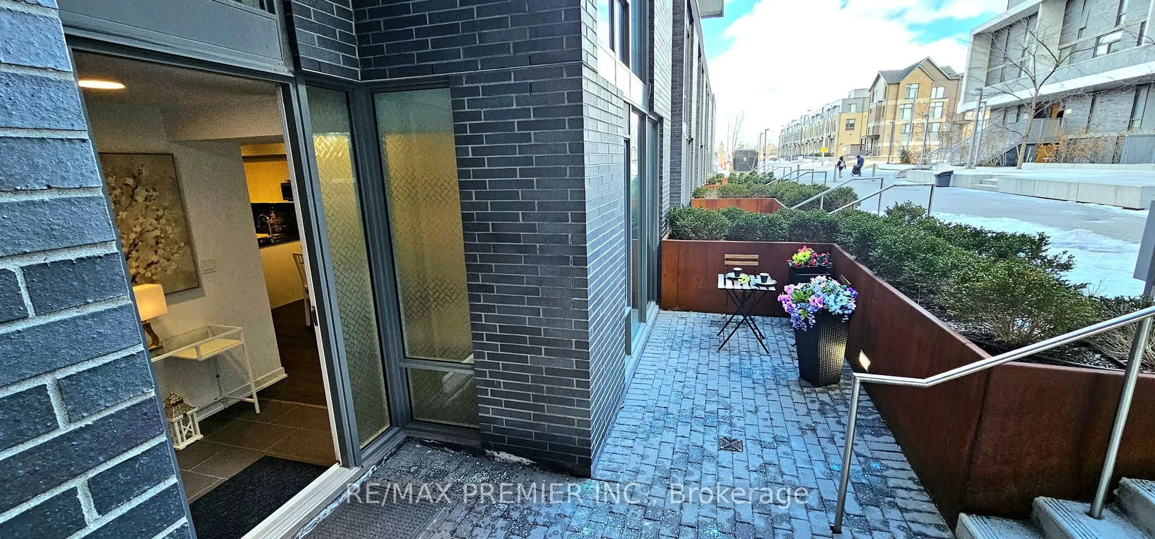 Unknown for 106 Varna Dr #10, Toronto Ontario M6A 0C8