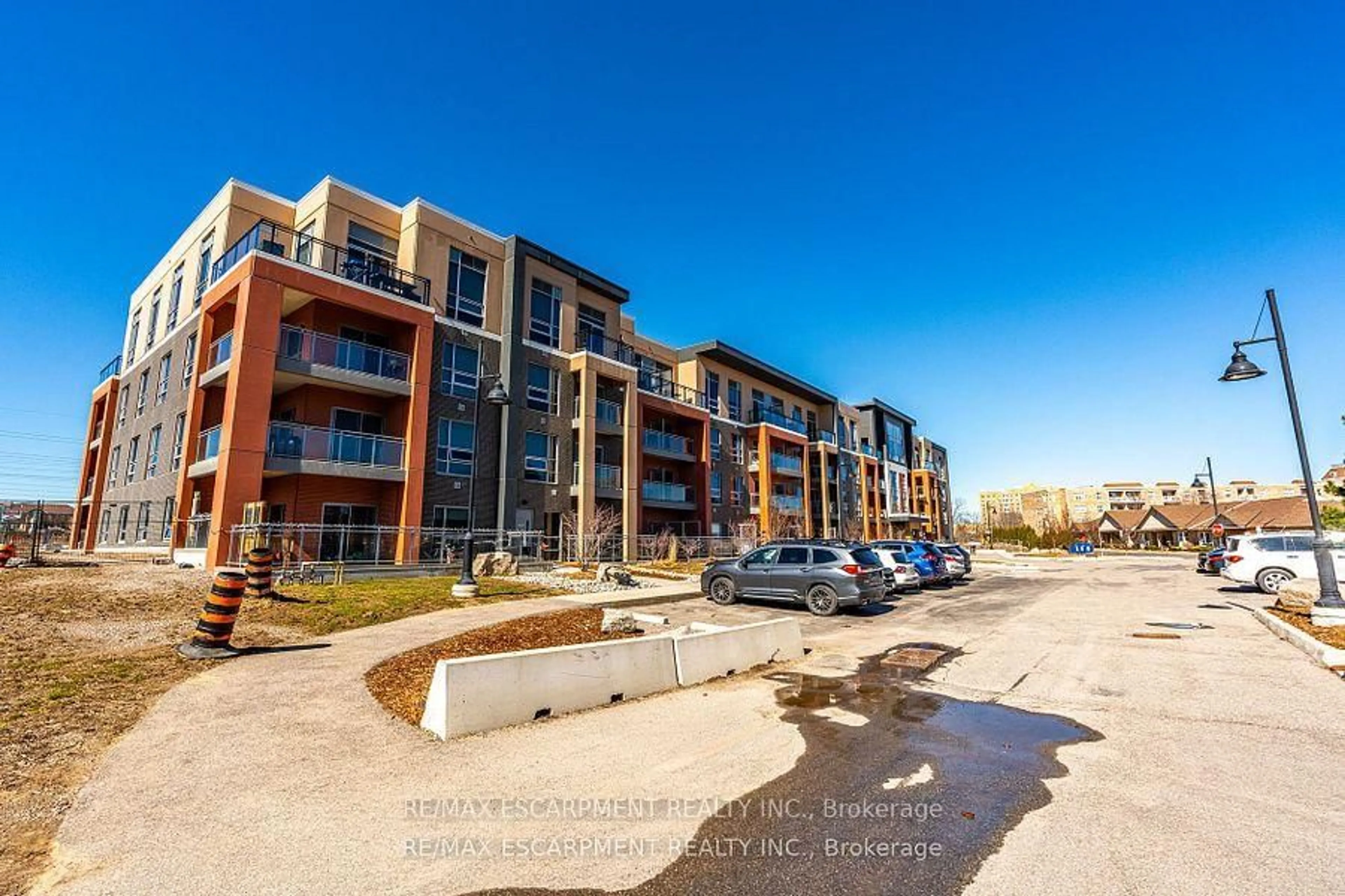 A pic from outside/outdoor area/front of a property/back of a property/a pic from drone, unknown for 4040 UPPER MIDDLE Rd #102, Burlington Ontario L7M 0H2