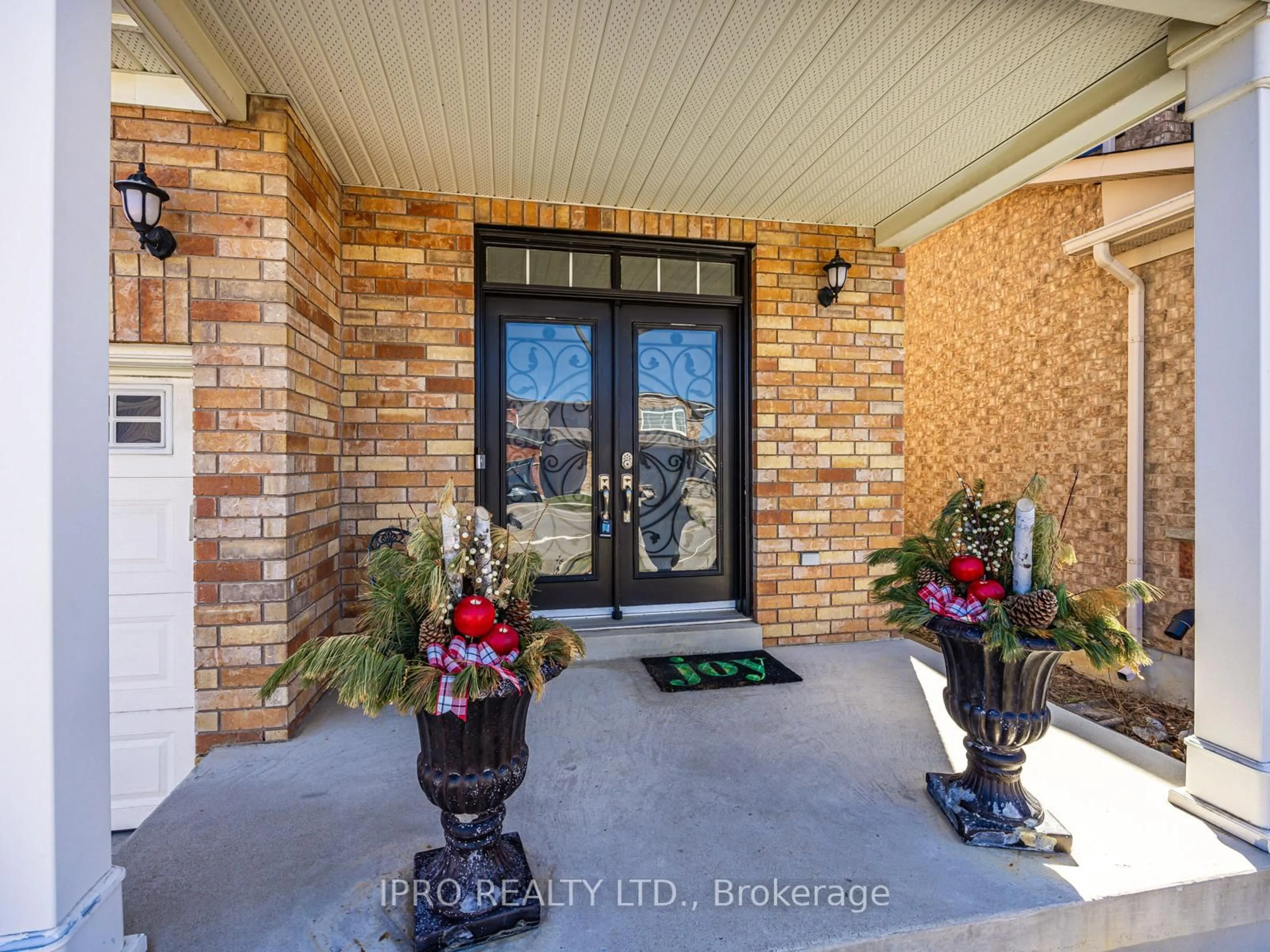 Indoor entryway for 1058 Costigan Rd, Milton Ontario L9T 6N6