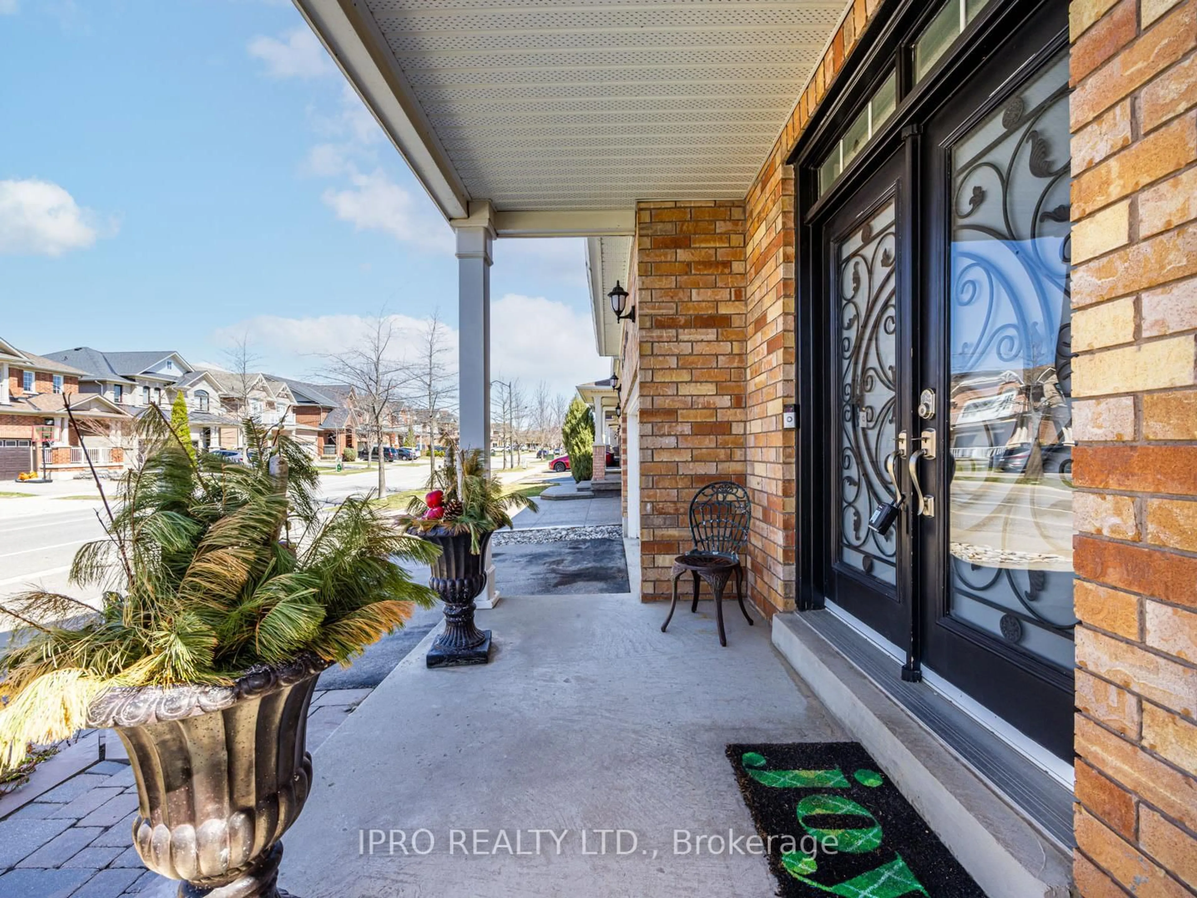 Indoor entryway for 1058 Costigan Rd, Milton Ontario L9T 6N6