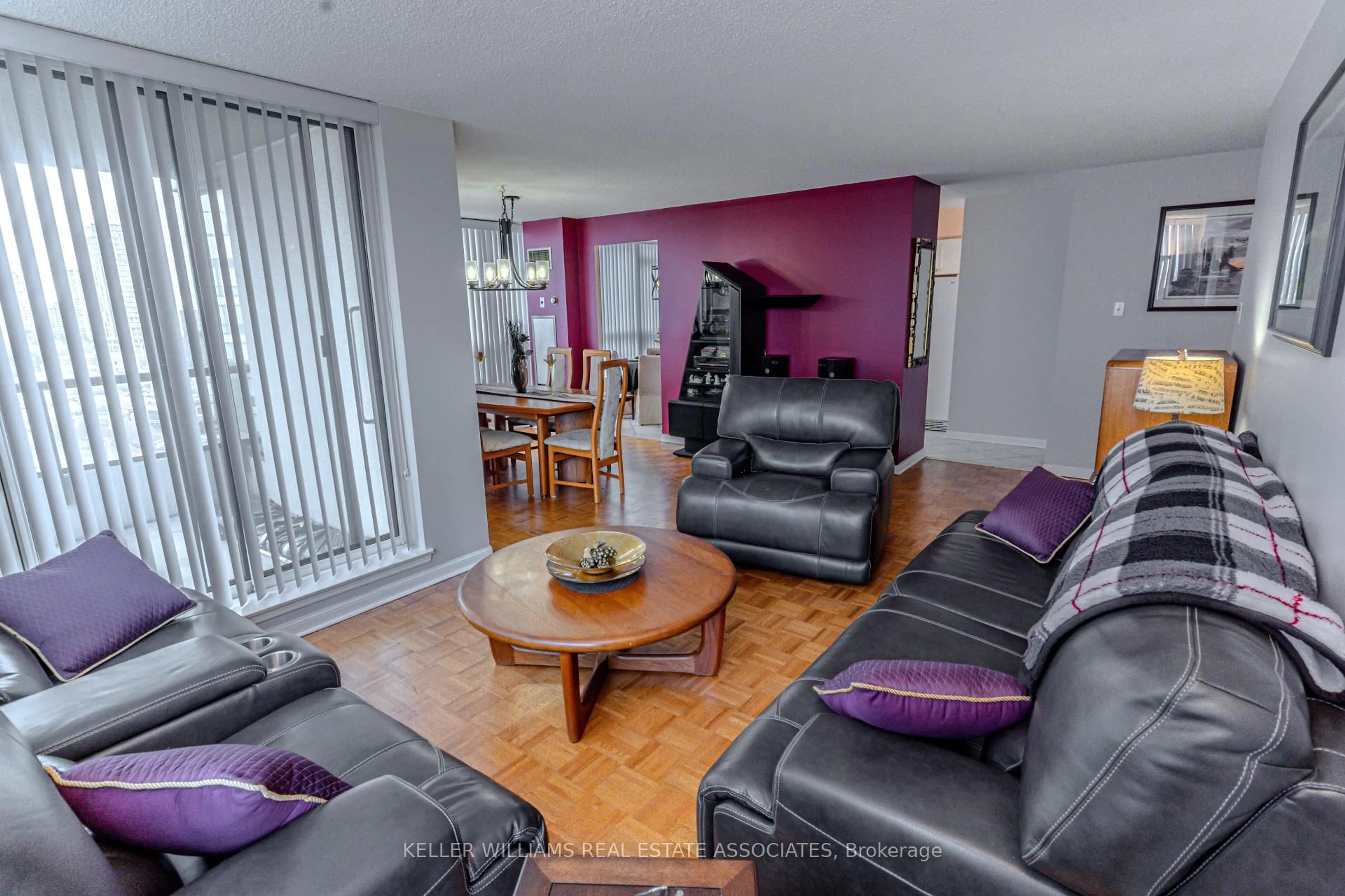 Living room with furniture, wood/laminate floor for 12 Laurelcrest St #1112, Brampton Ontario L6S 5Y4
