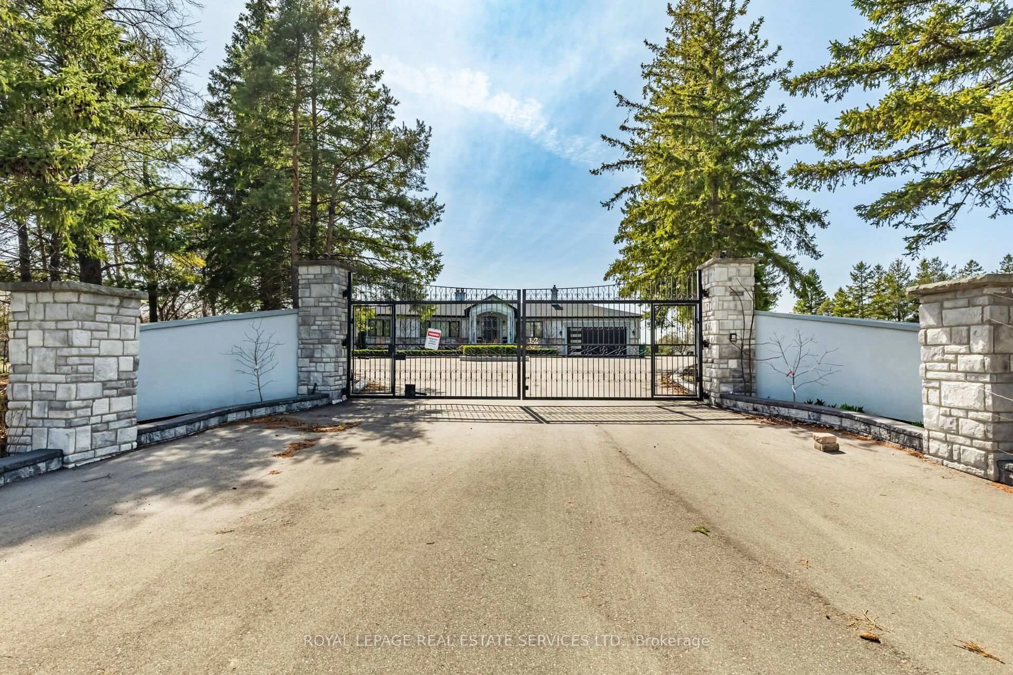 A pic from outside/outdoor area/front of a property/back of a property/a pic from drone, unknown for 12 Julian Dr, Brampton Ontario L6P 0L2
