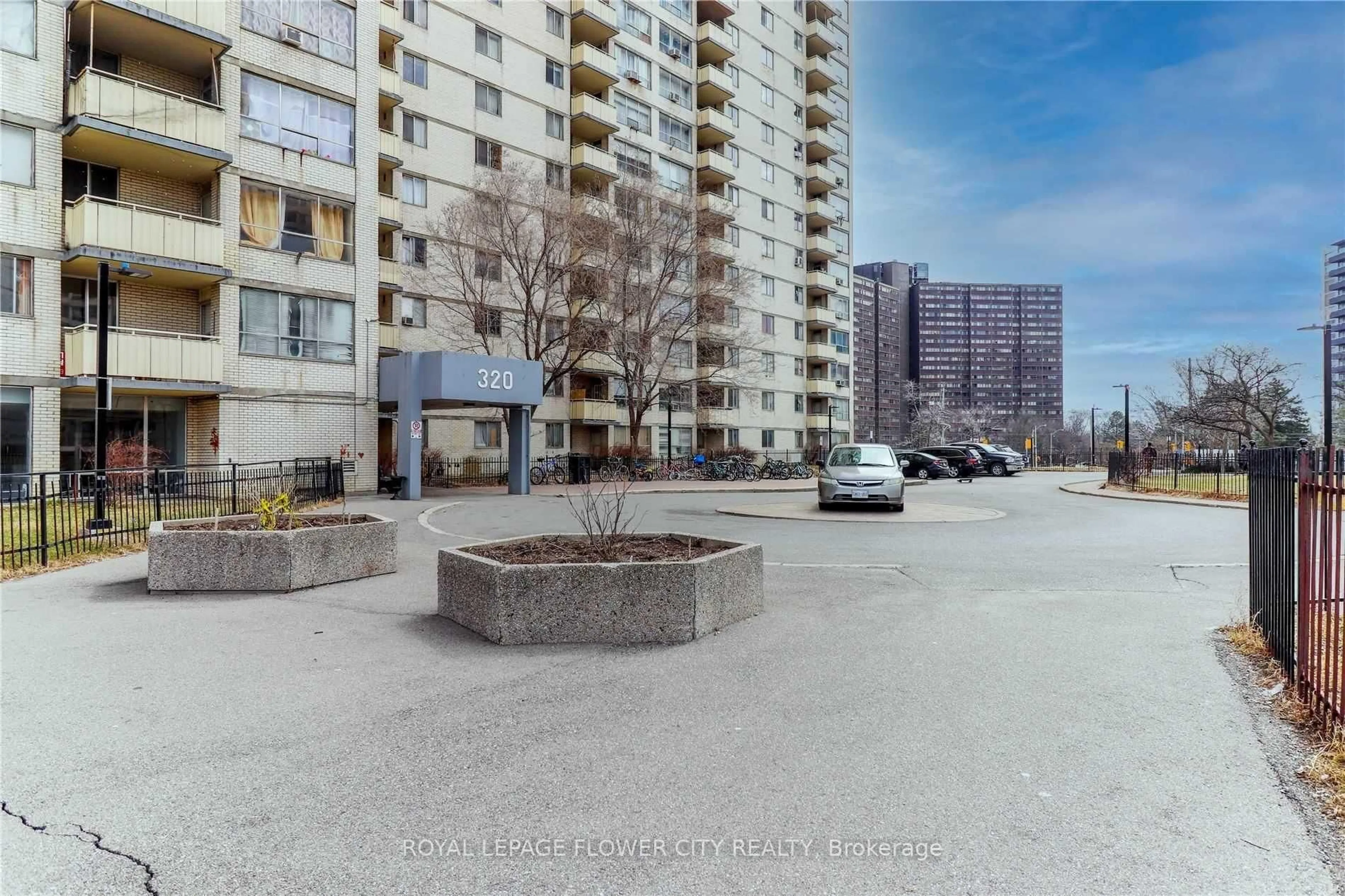 Patio, street for 320 Dixon Rd #1106, Toronto Ontario M9R 1S8