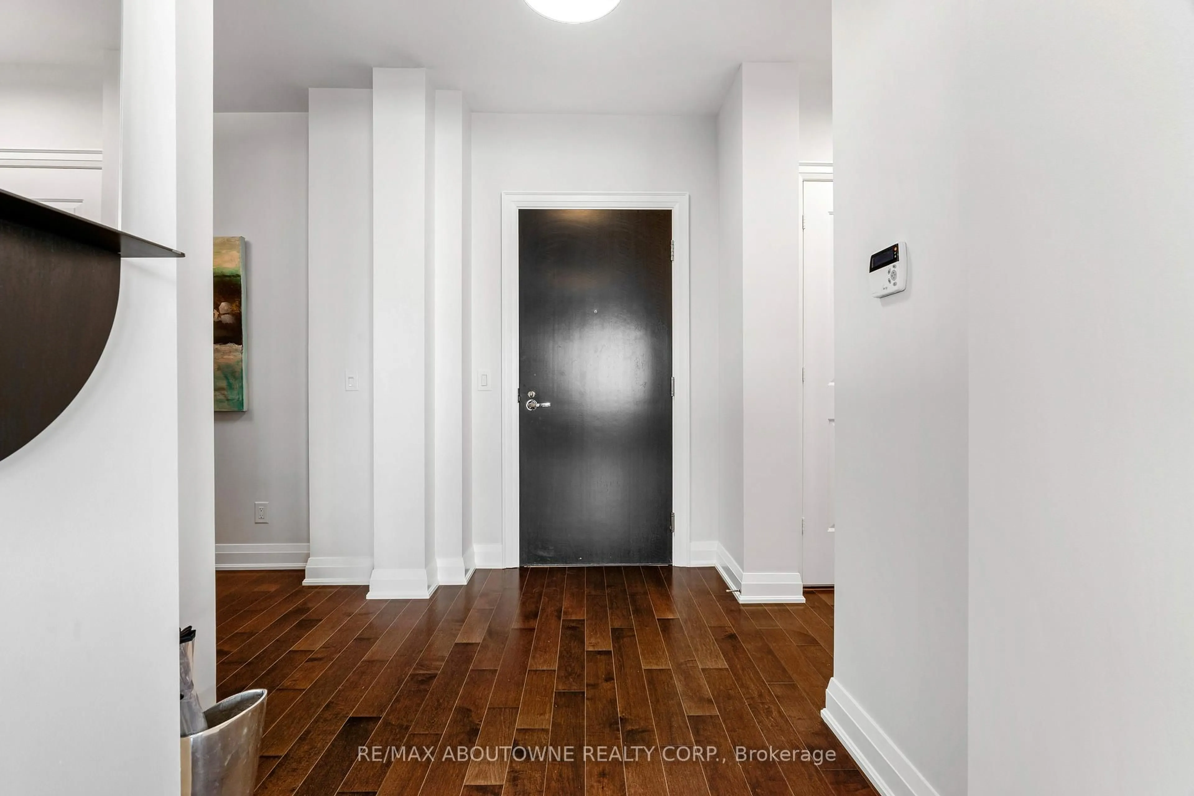 Indoor entryway for 11 Bronte Rd #415, Oakville Ontario L6L 0E1