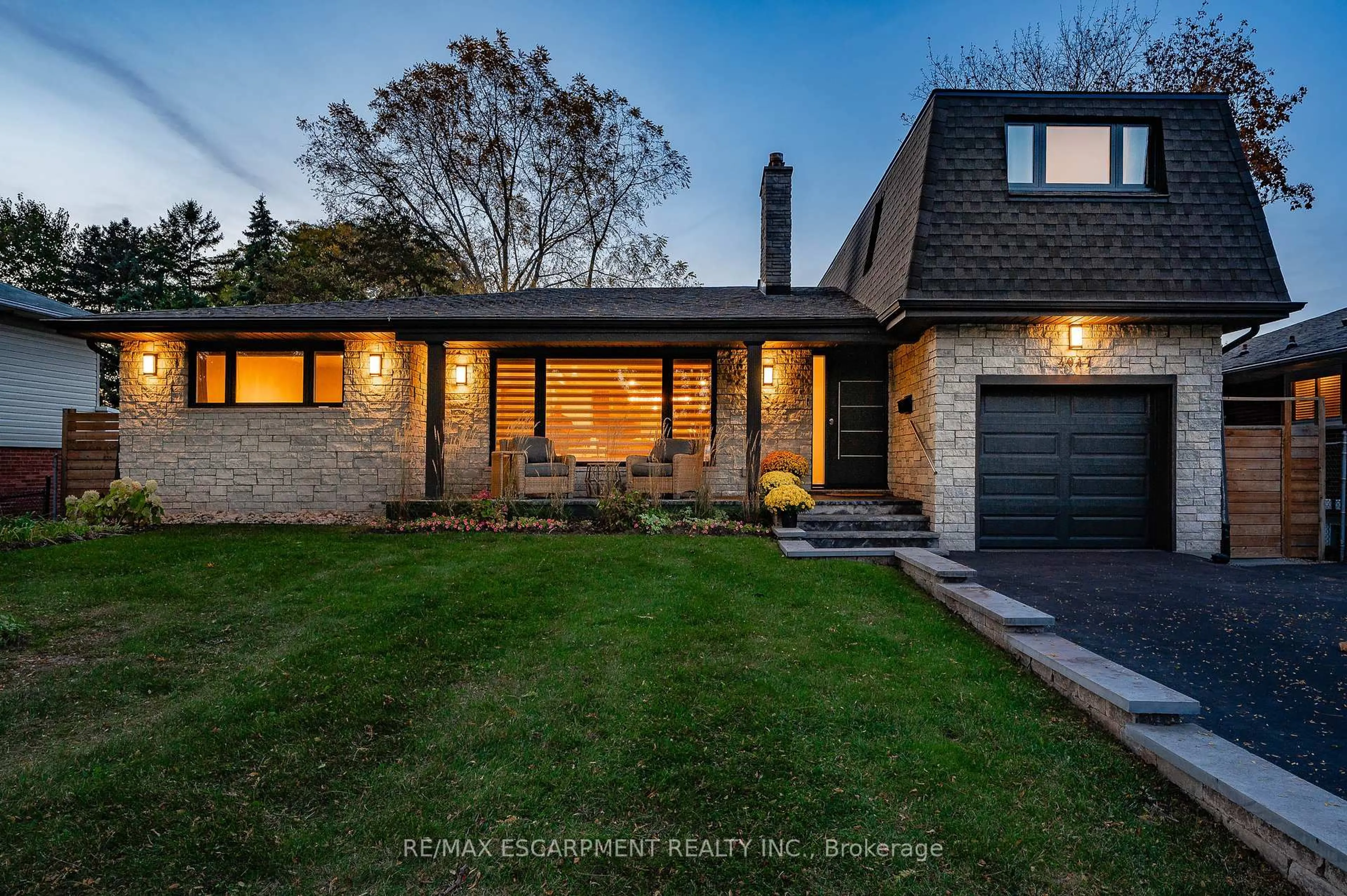 Home with brick exterior material, street for 4017 Grapehill Ave, Burlington Ontario L7L 1R1