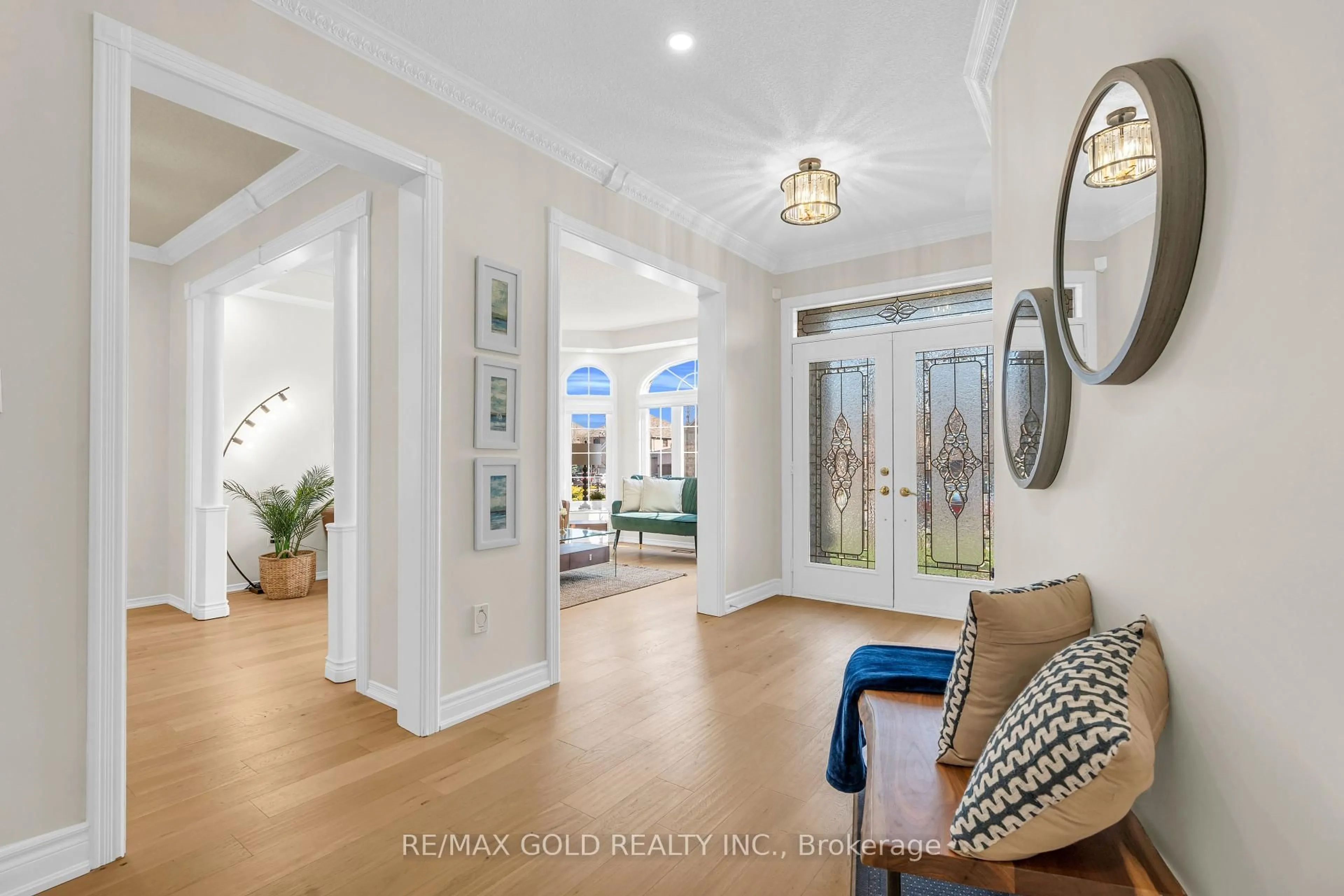 Indoor entryway for 165 Bristol Rd, Mississauga Ontario L4Z 3V3
