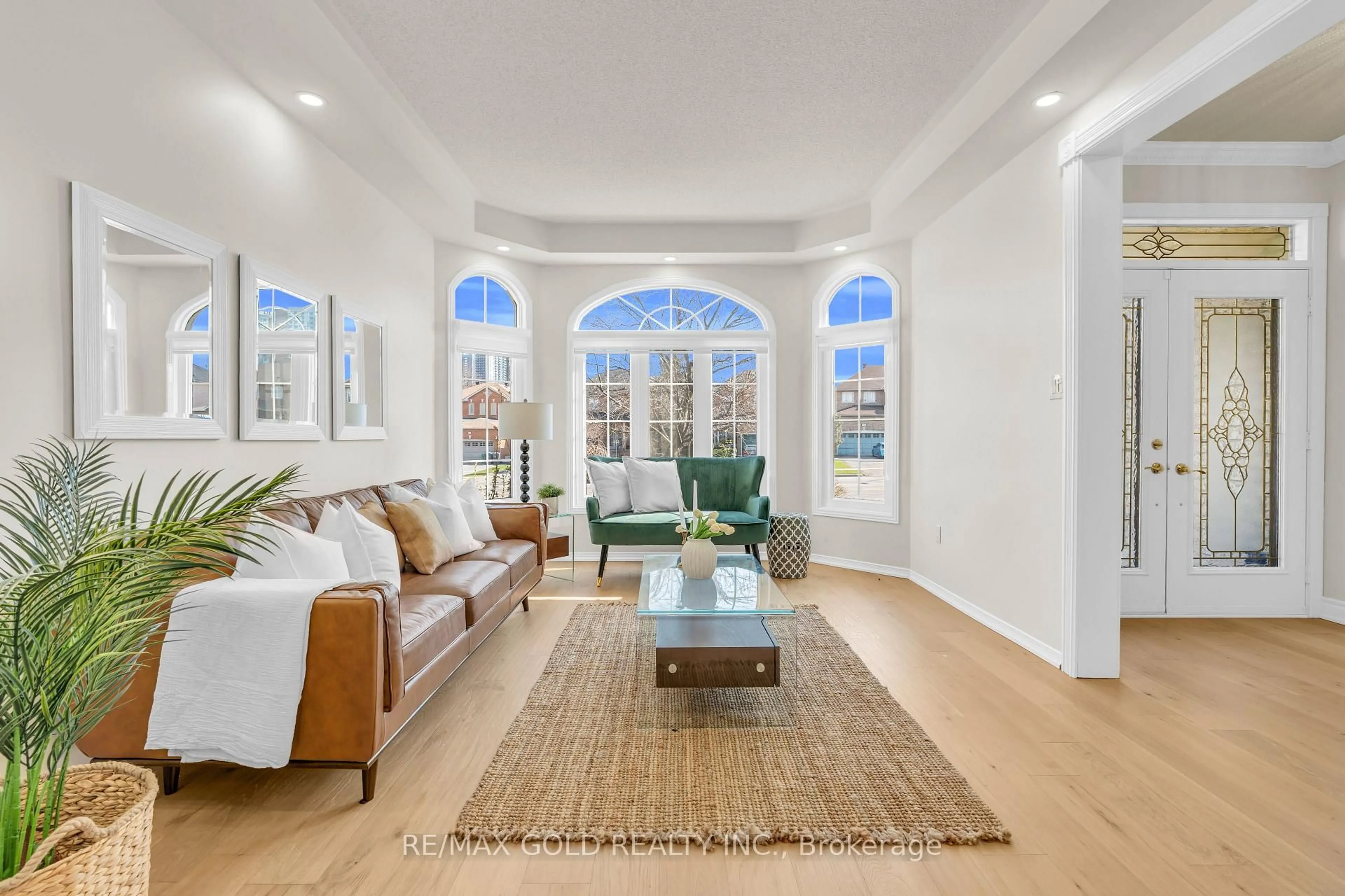 Living room with furniture, unknown for 165 Bristol Rd, Mississauga Ontario L4Z 3V3
