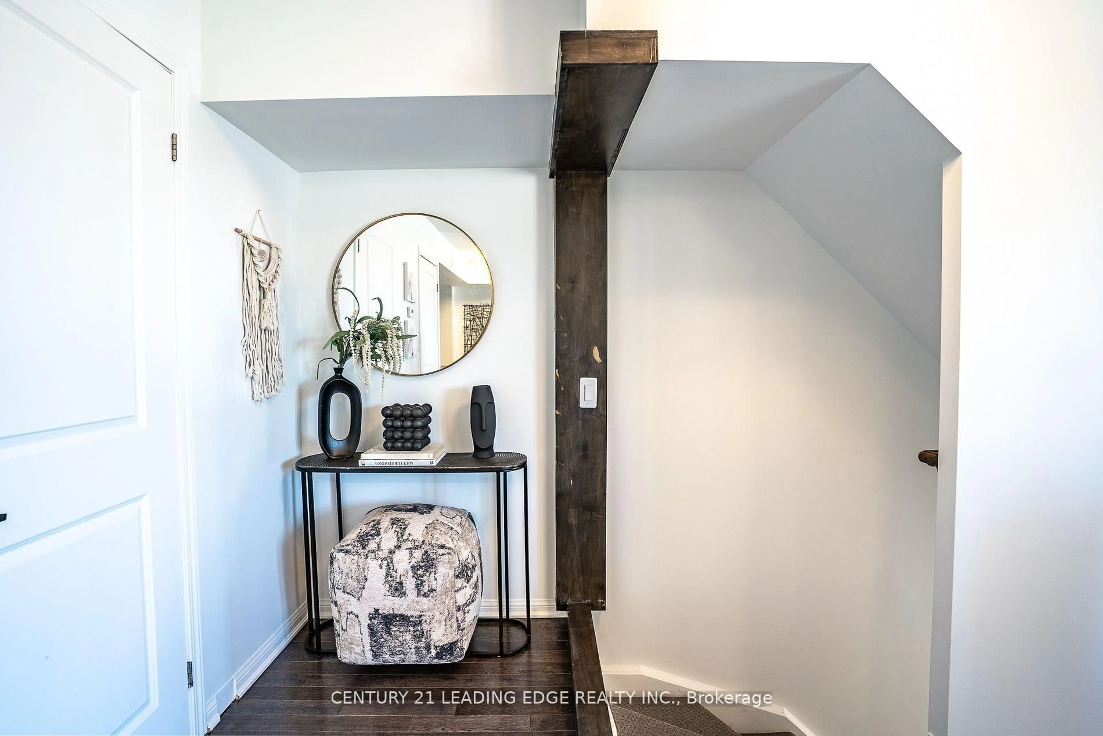 Indoor entryway for 15 Foundry Ave #202, Toronto Ontario M6H 4H2