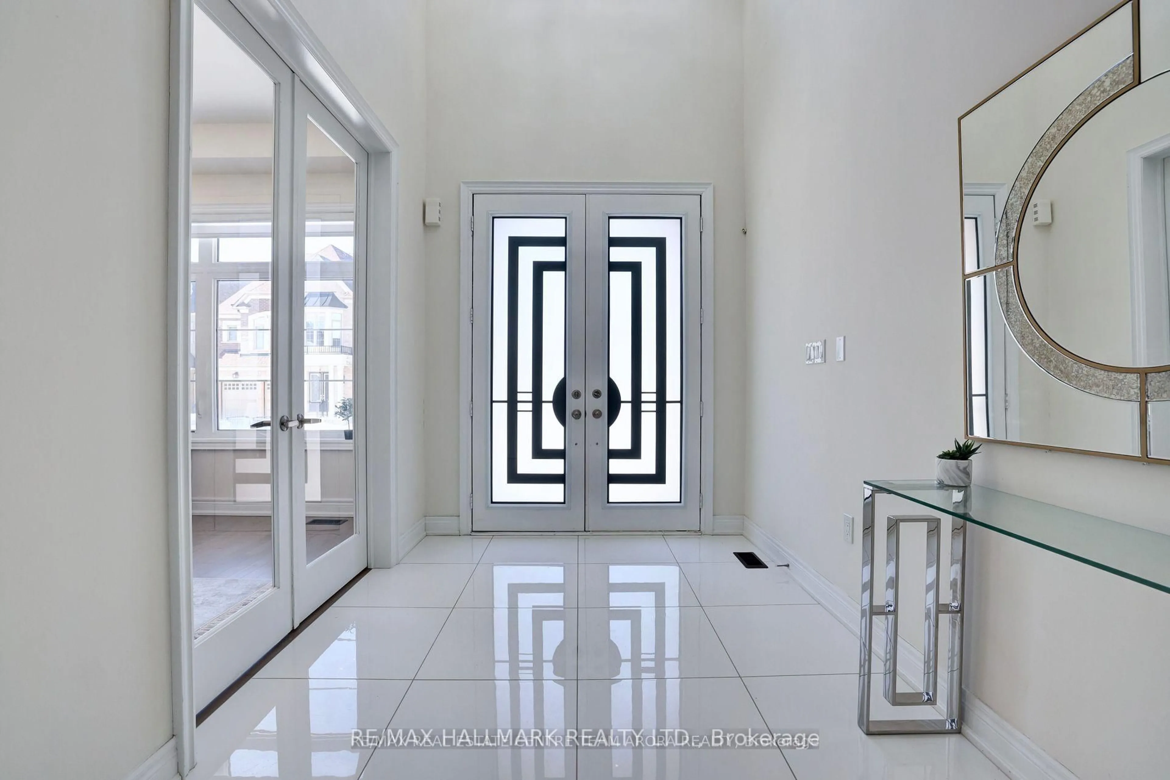 Indoor foyer for 29 Midmorning Rd, Brampton Ontario L6X 5R5