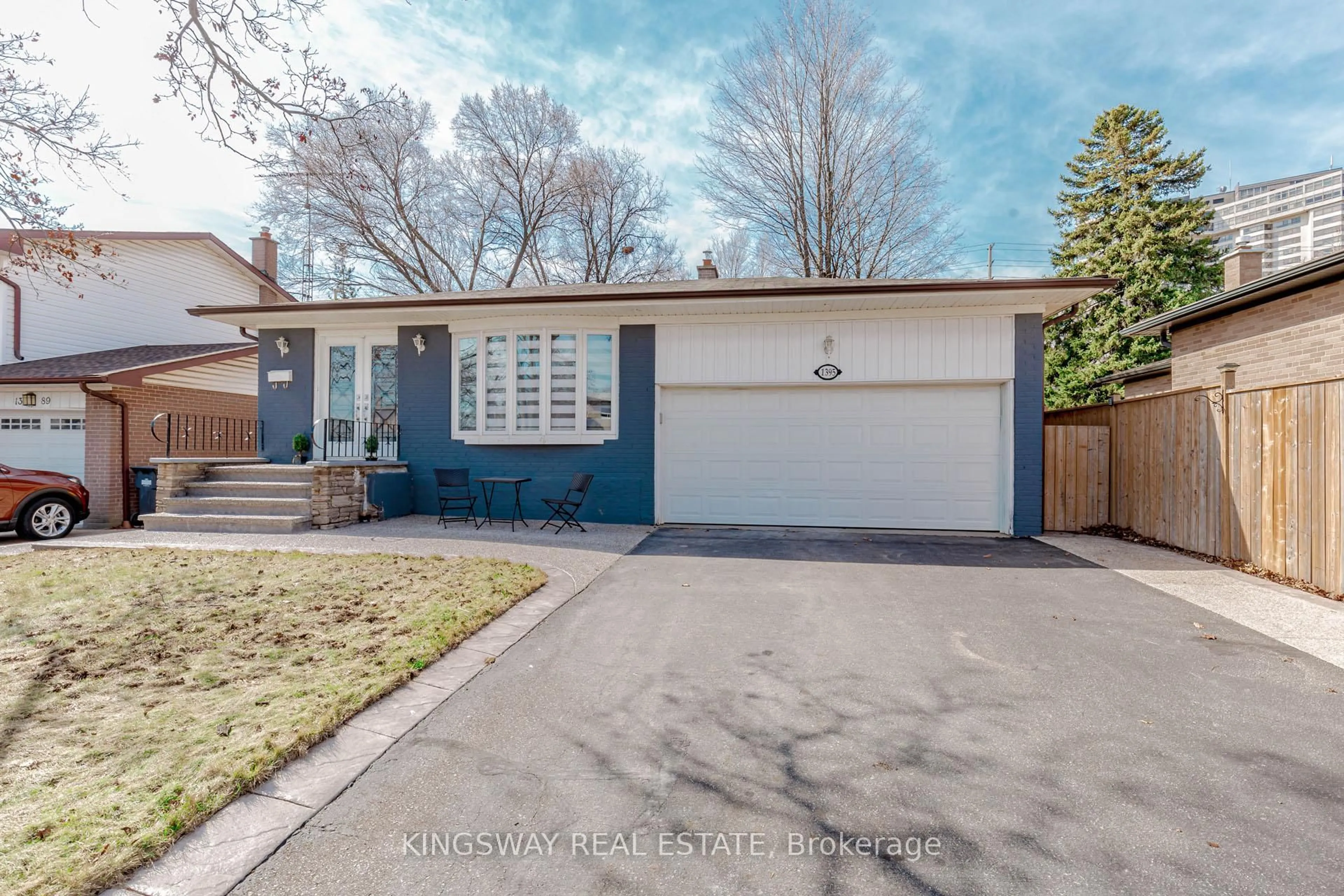 Unknown for 1395 Tyneburn Cres, Mississauga Ontario L4X 1P6