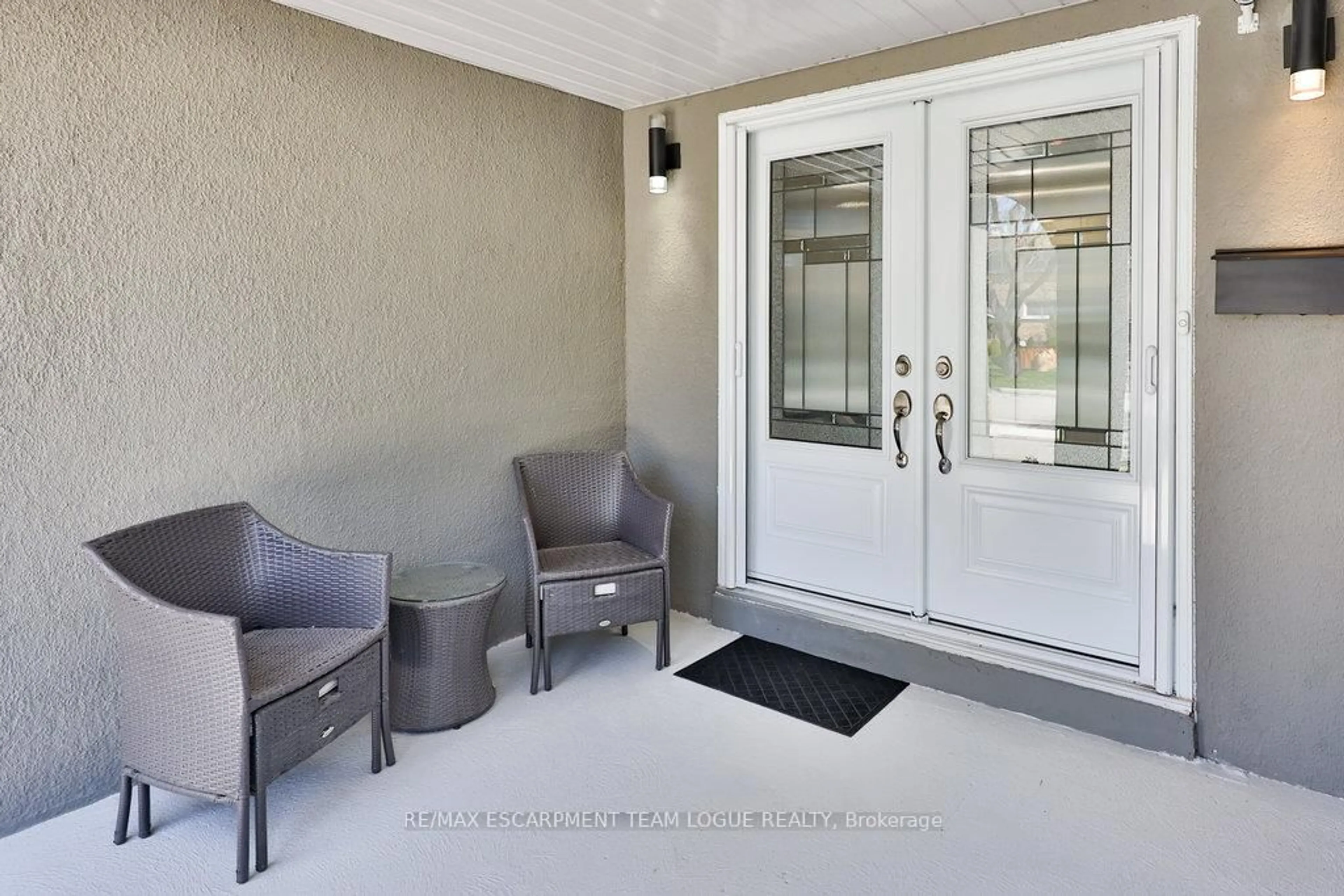 Unknown for 4144 STONEBRIDGE Cres, Burlington Ontario L7M 4N3