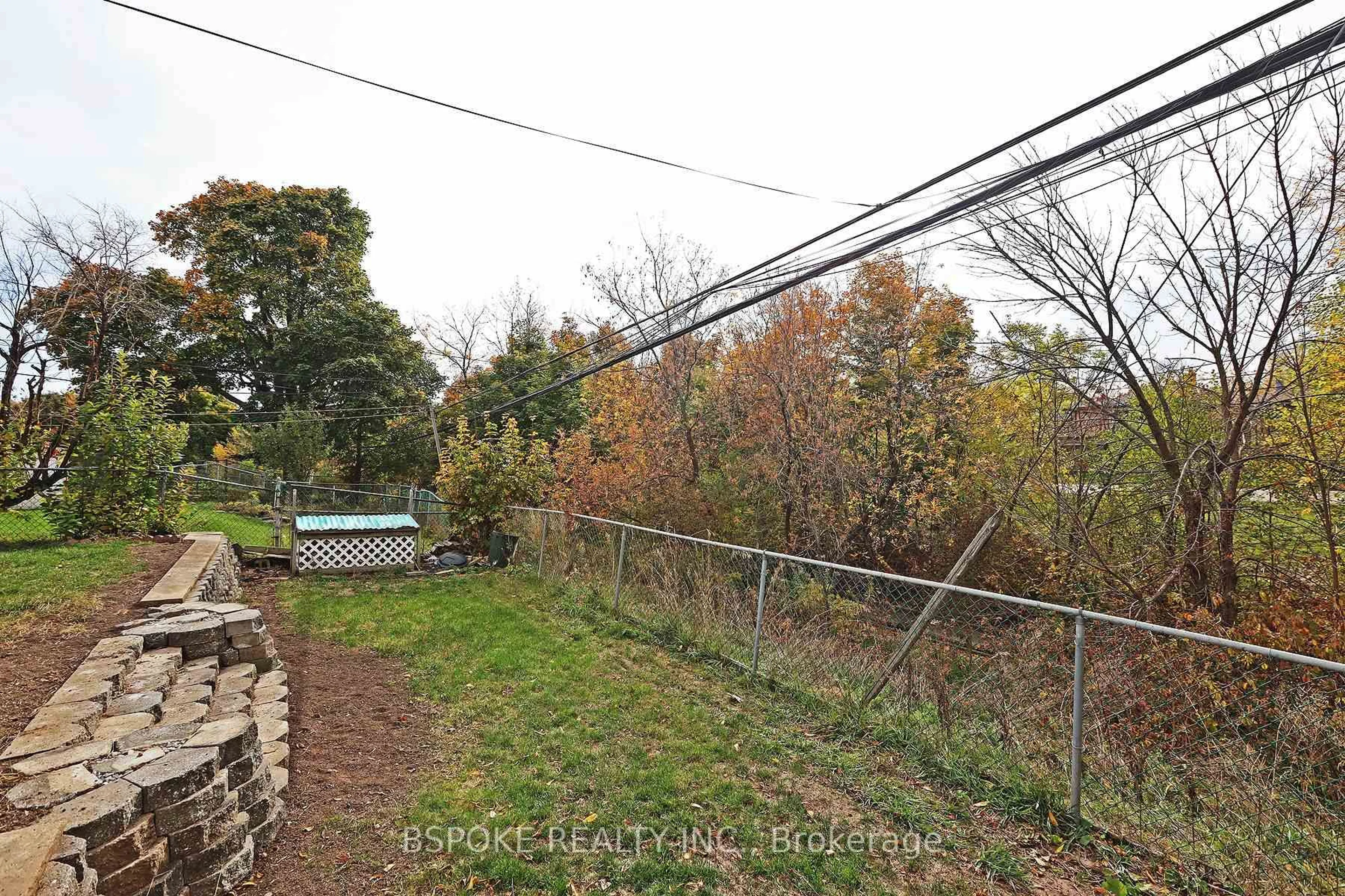 A pic from outside/outdoor area/front of a property/back of a property/a pic from drone, forest/trees view for 191 Avondale Blvd, Brampton Ontario L6T 1J1