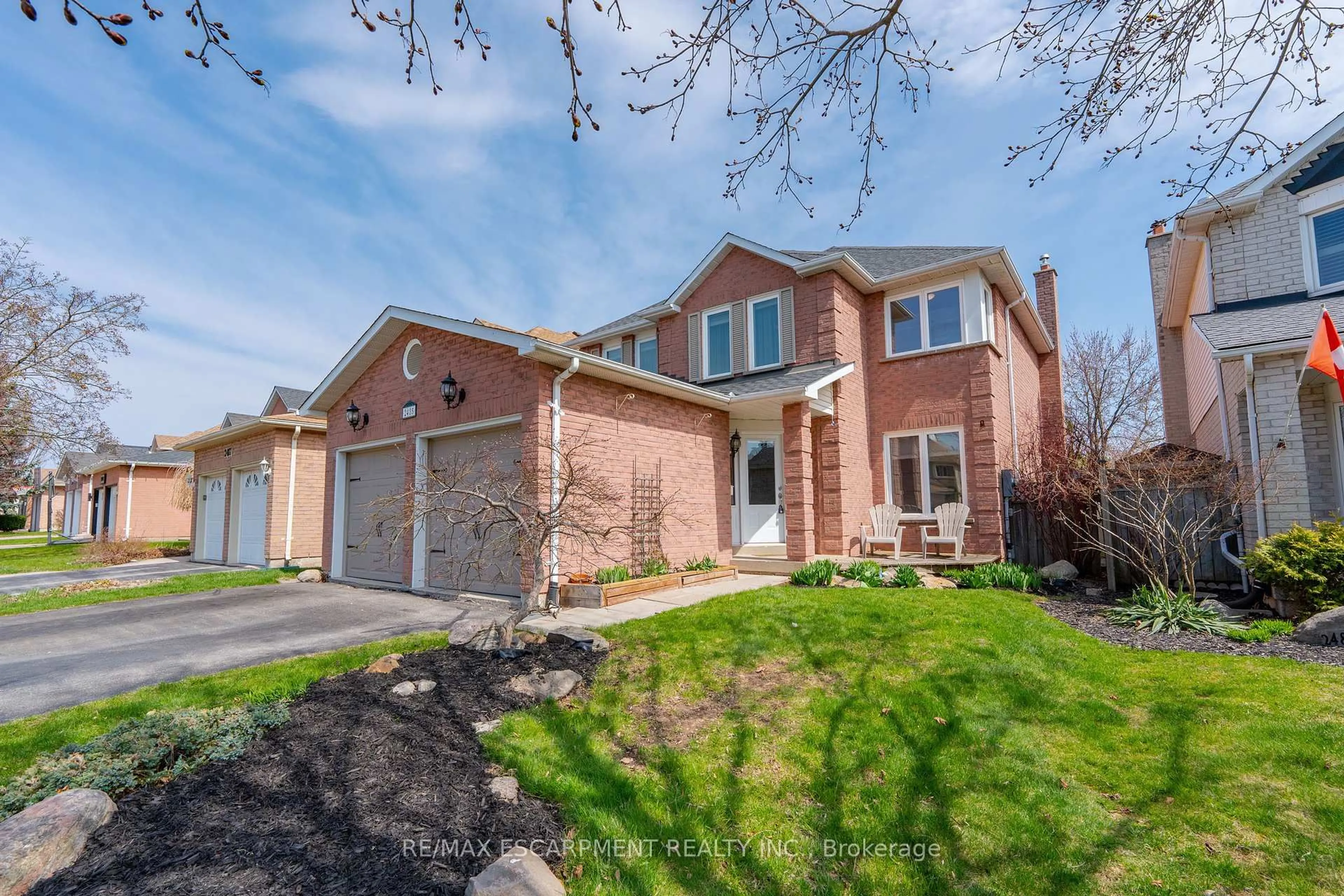 Home with brick exterior material, street for 2485 Newport St, Burlington Ontario L7M 3X7
