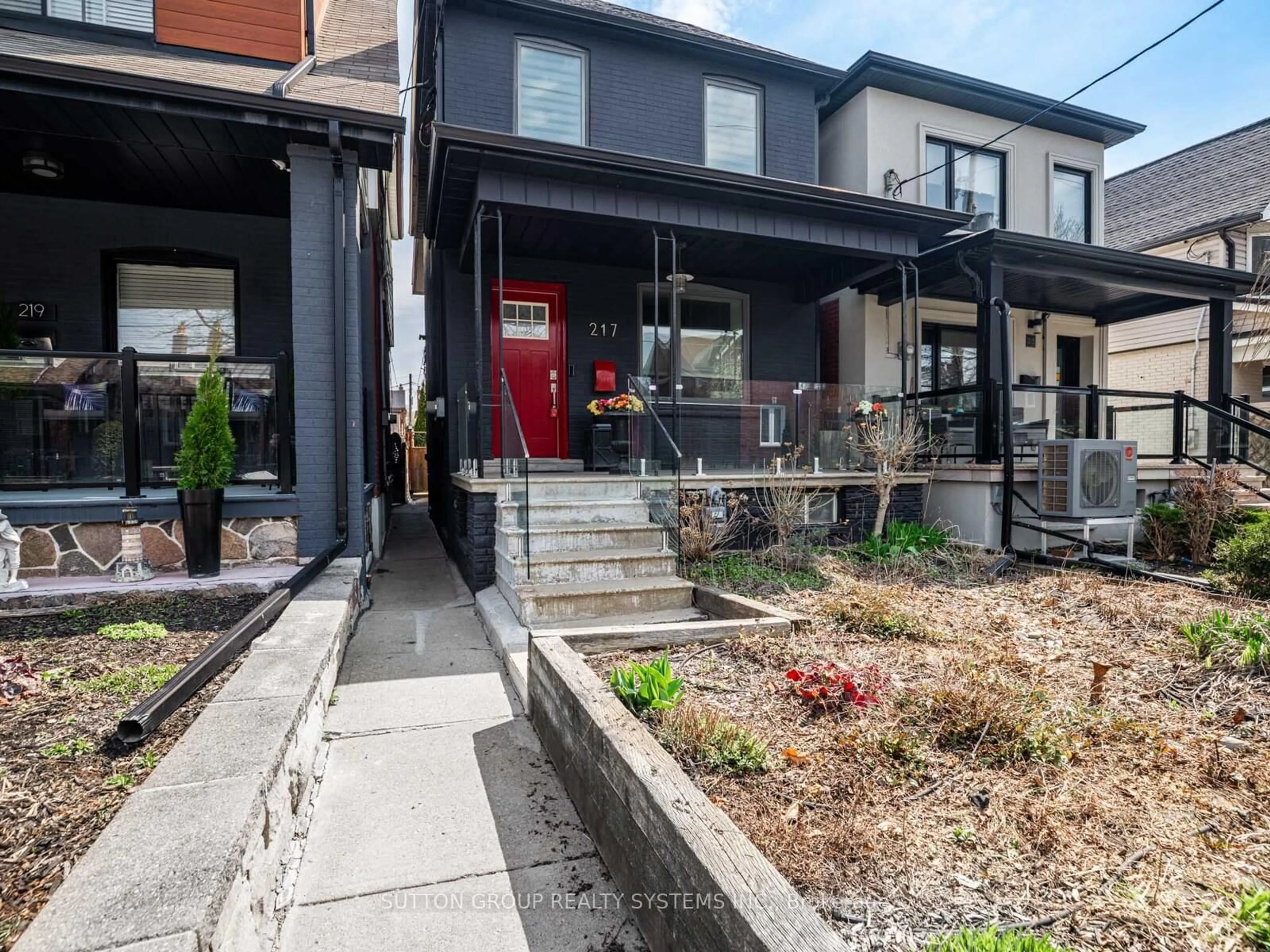 Patio, street for 217 Earlscourt Ave, Toronto Ontario M6E 4B4