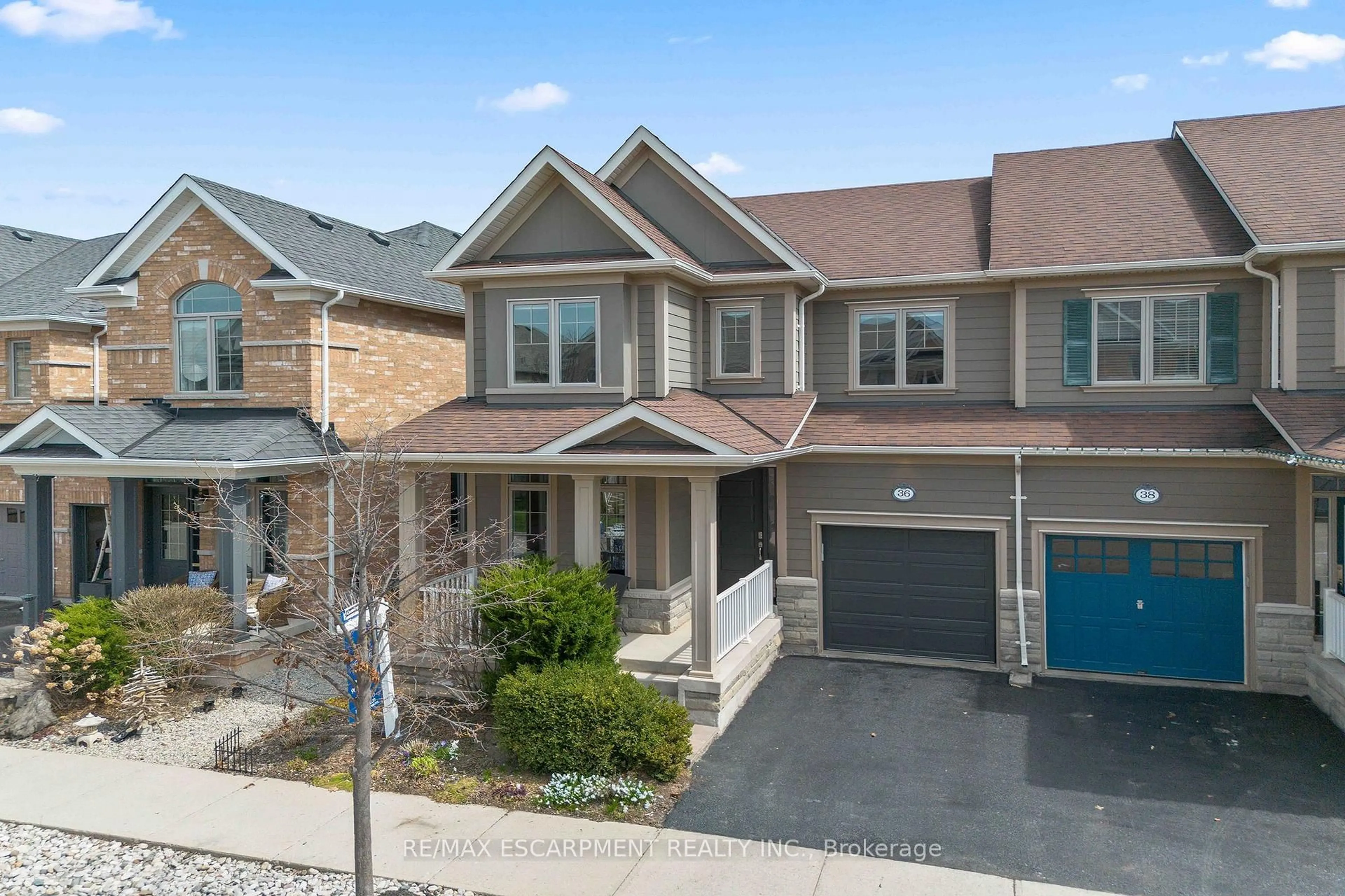 A pic from outside/outdoor area/front of a property/back of a property/a pic from drone, street for 36 Forbes Terr, Milton Ontario L9T 3X3