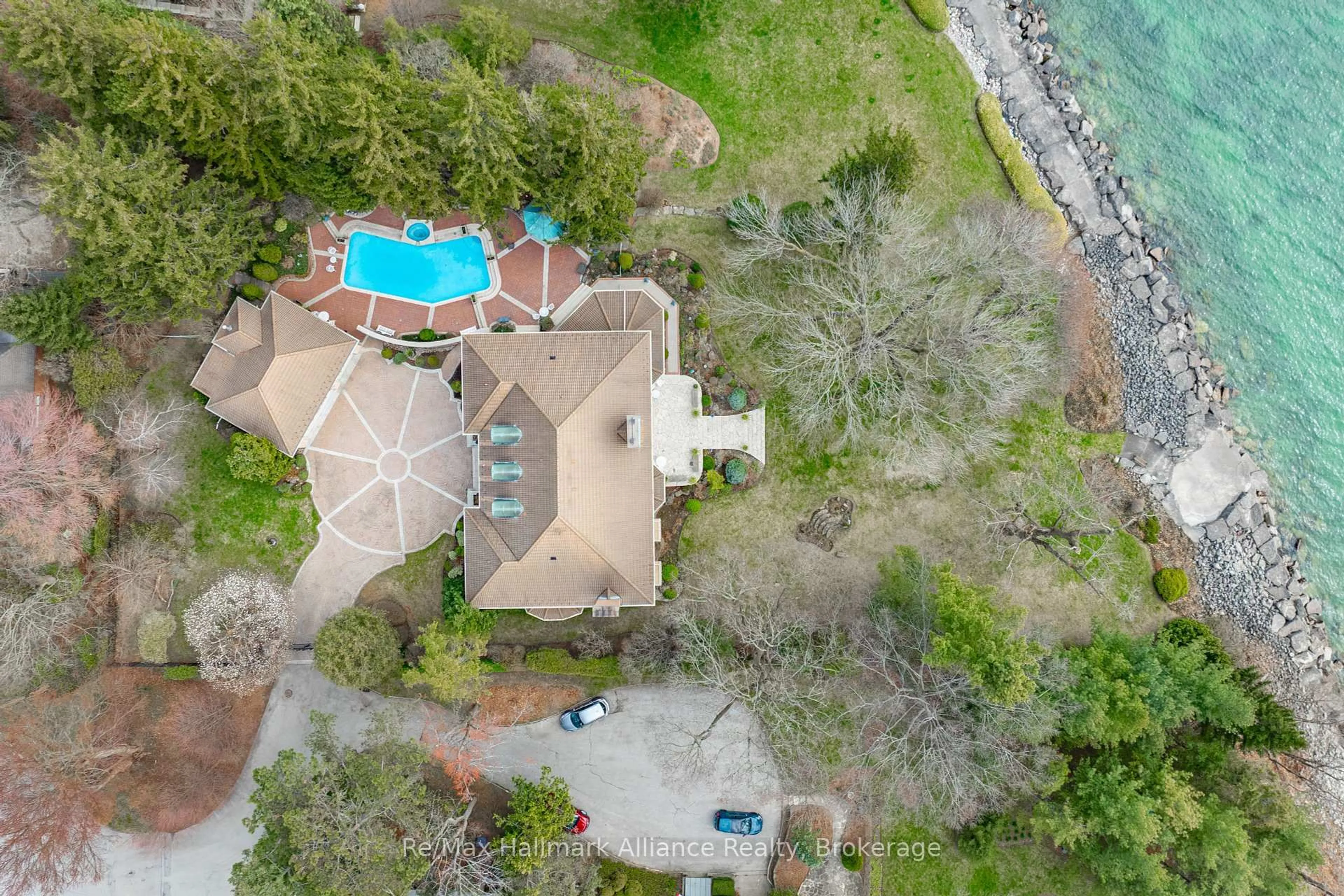 A pic from outside/outdoor area/front of a property/back of a property/a pic from drone, water/lake/river/ocean view for 49 Cox Dr, Oakville Ontario L6J 4P8