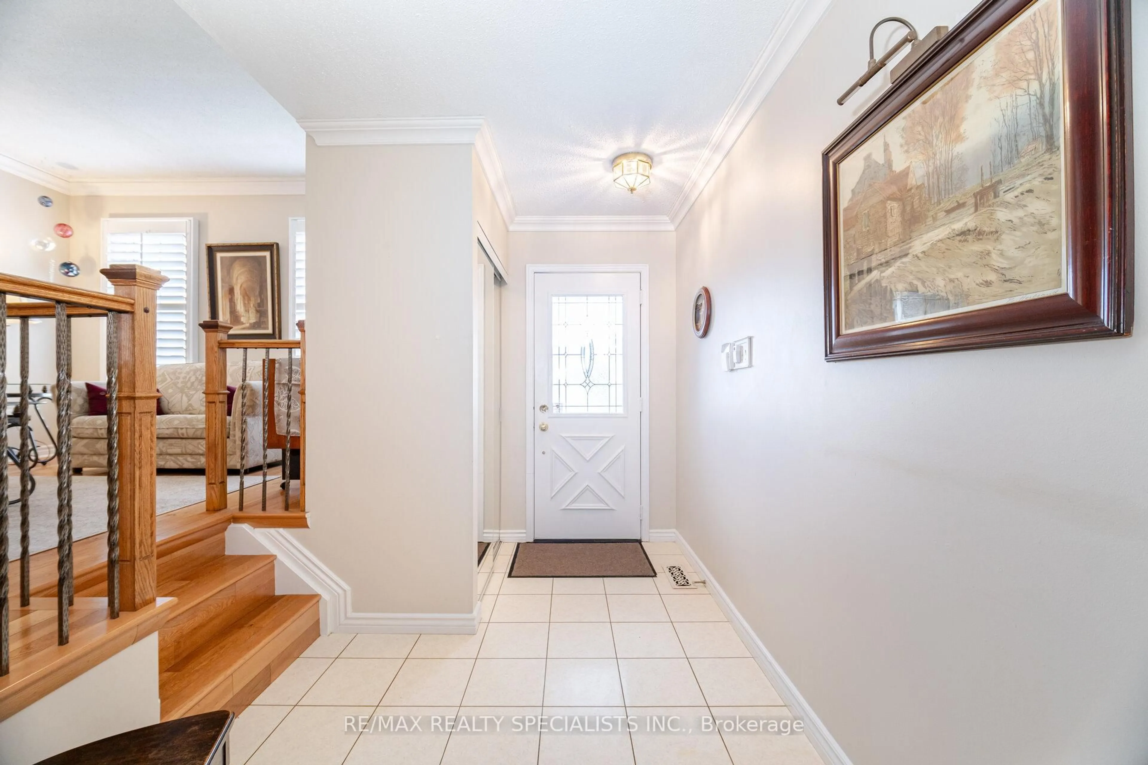 Indoor entryway for 2976 Dancer Crt, Mississauga Ontario L5L 1Y4