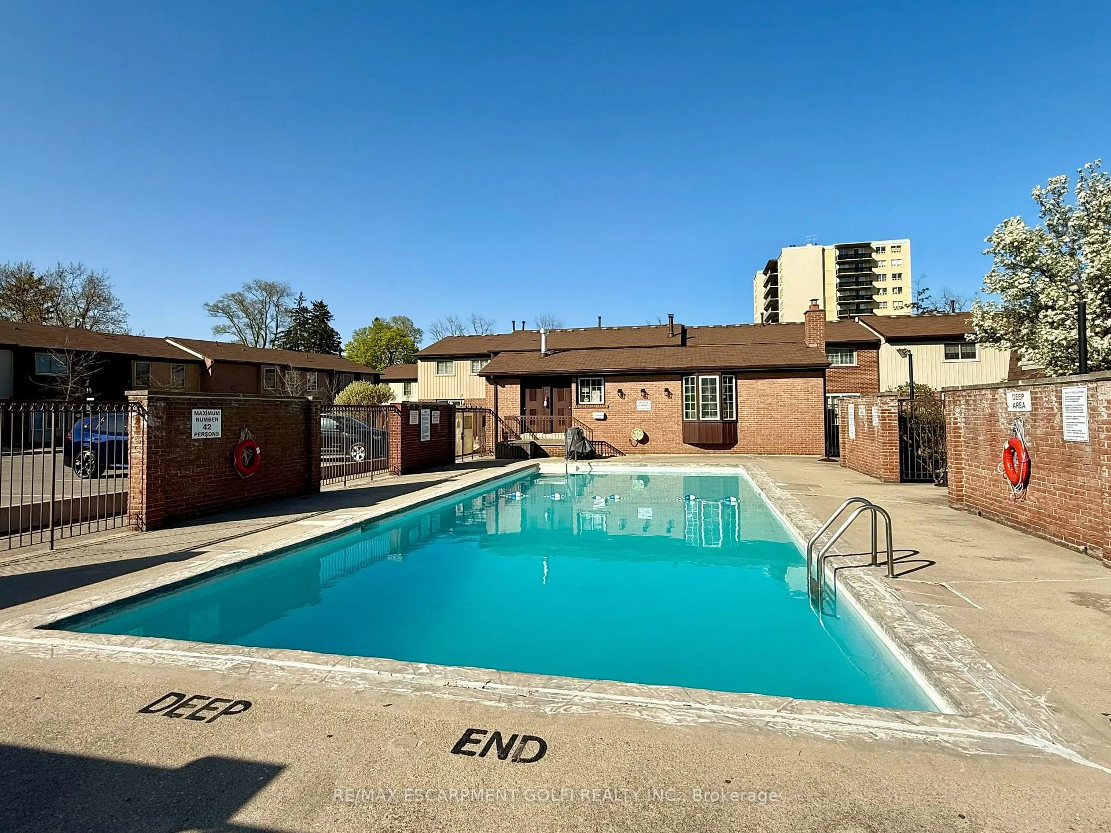 Pool for 3041 Glencrest Rd #40, Burlington Ontario L7N 3K1