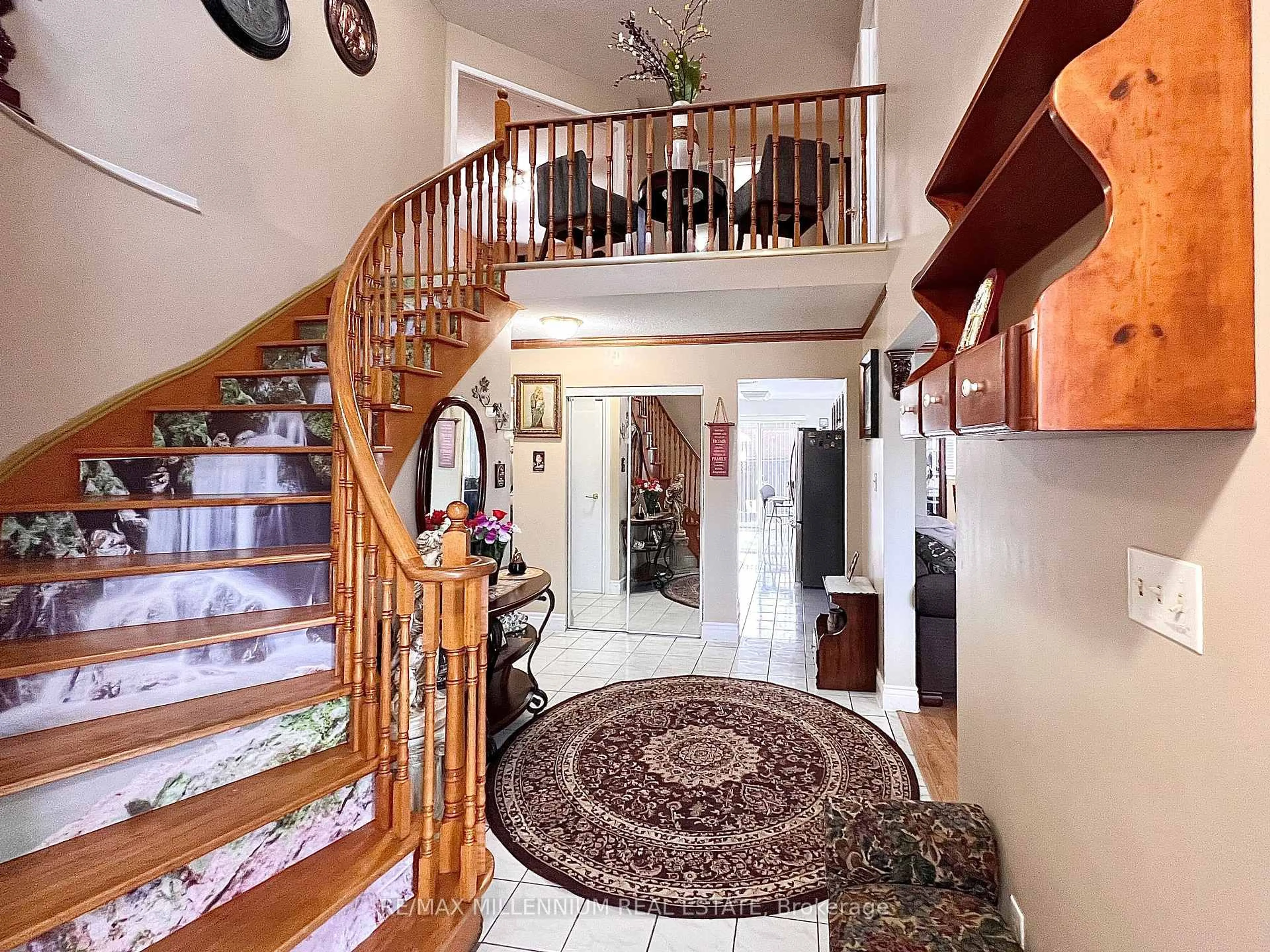 Indoor foyer for 202 Conestoga Dr, Brampton Ontario L6Z 3Y1