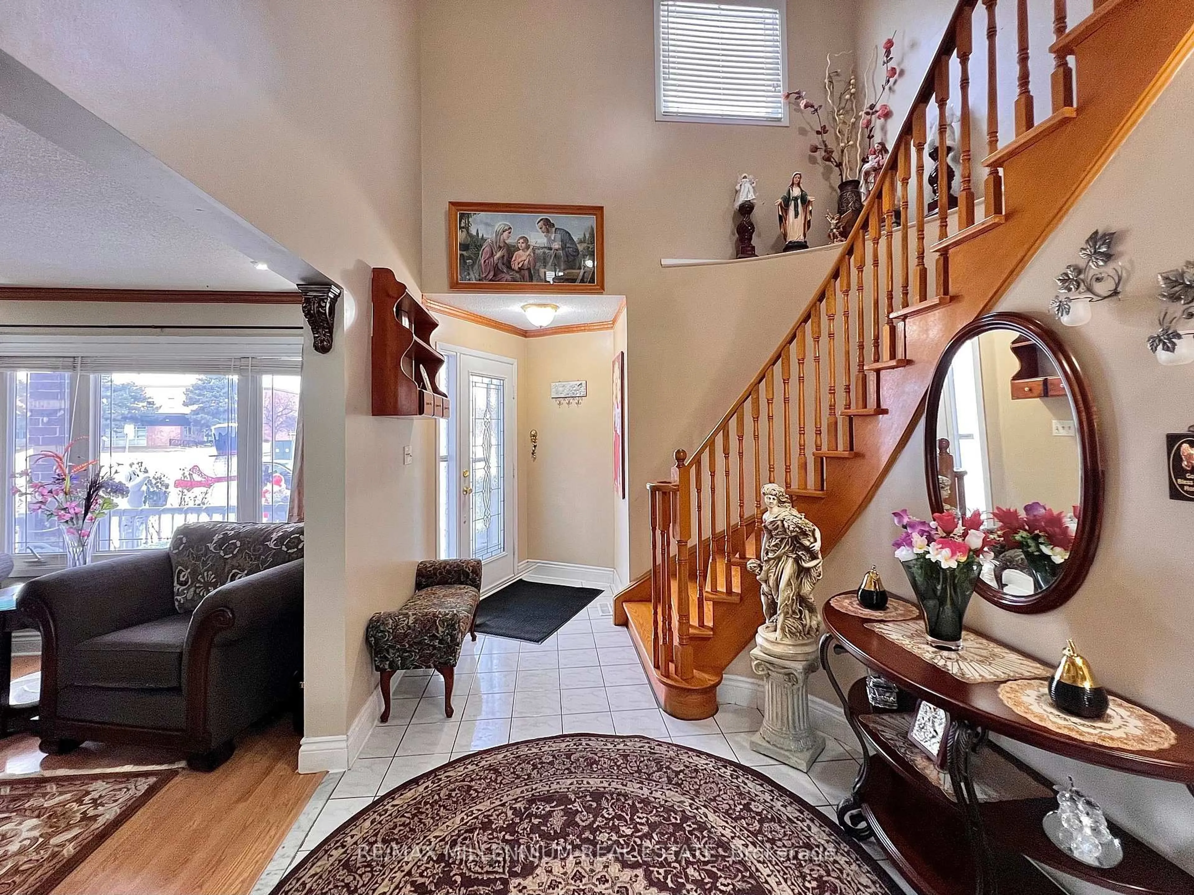 Indoor entryway for 202 Conestoga Dr, Brampton Ontario L6Z 3Y1