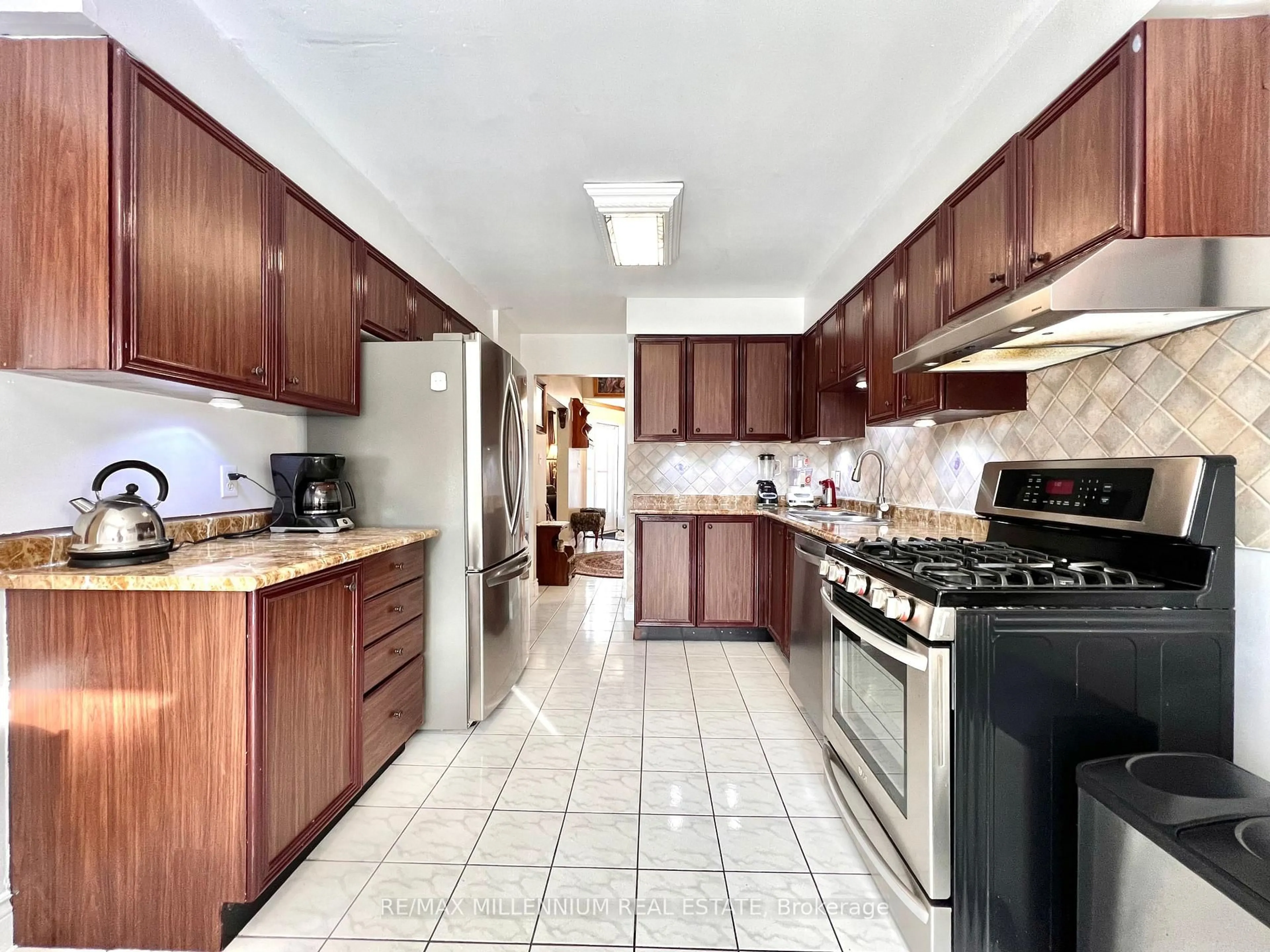 Standard kitchen, ceramic/tile floor for 202 Conestoga Dr, Brampton Ontario L6Z 3Y1
