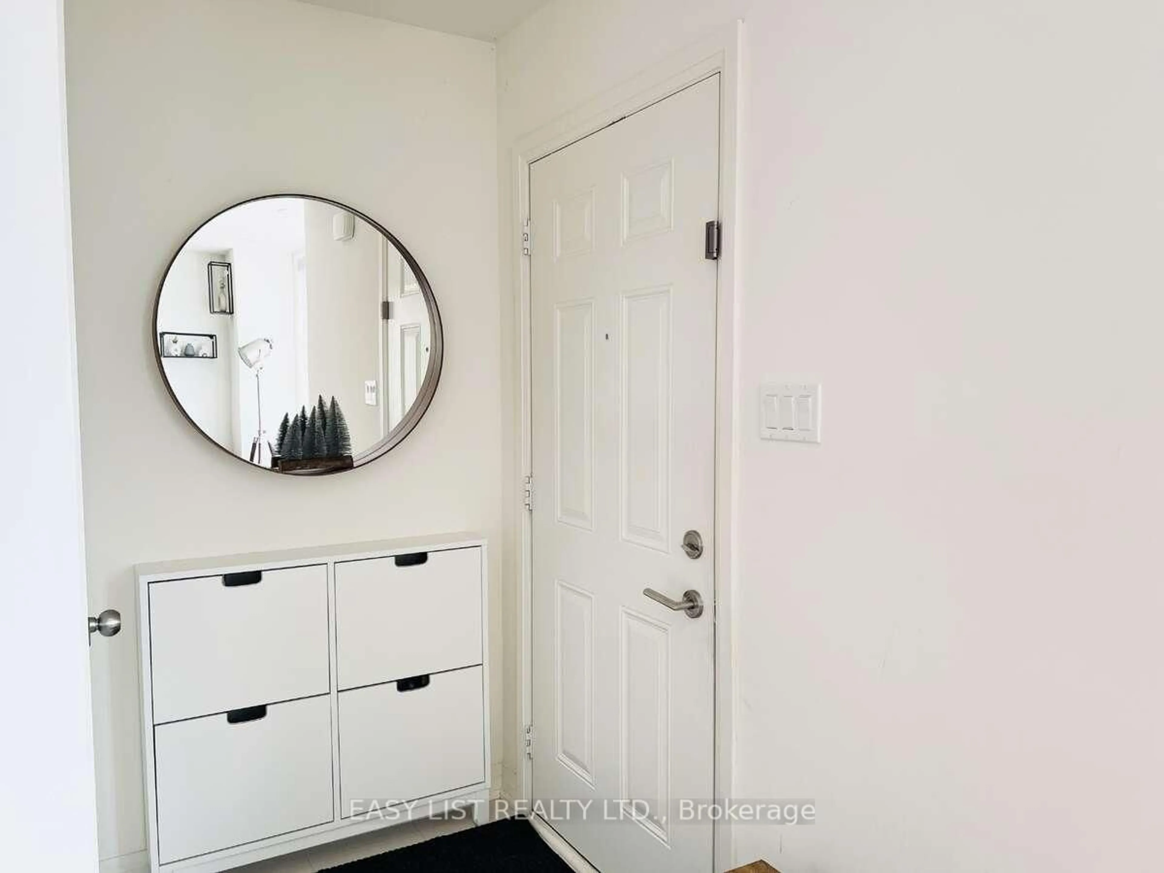 Indoor entryway for 2255 Mcnab Lane #9, Mississauga Ontario L5J 0B3