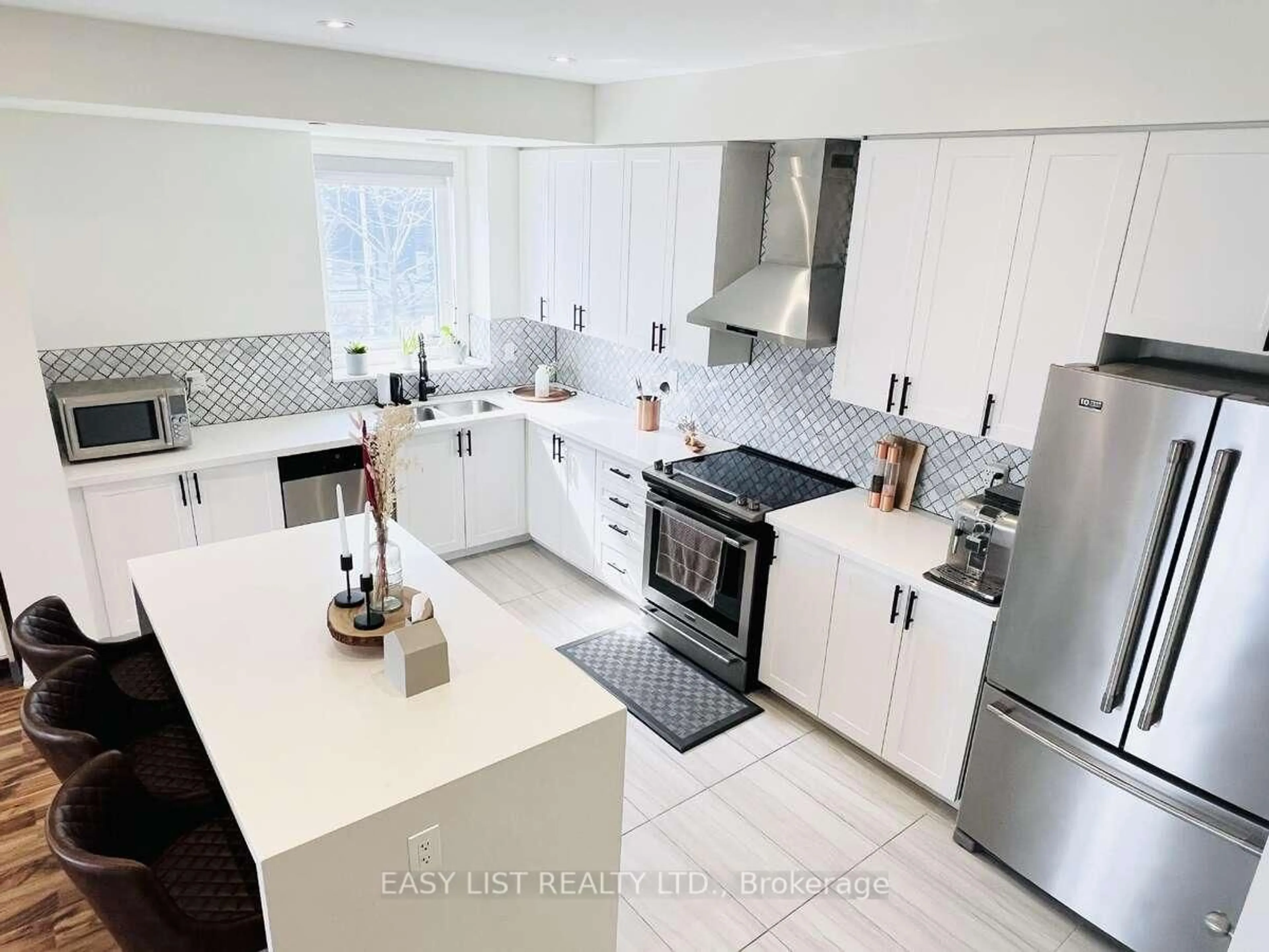 Open concept kitchen, ceramic/tile floor for 2255 Mcnab Lane #9, Mississauga Ontario L5J 0B3