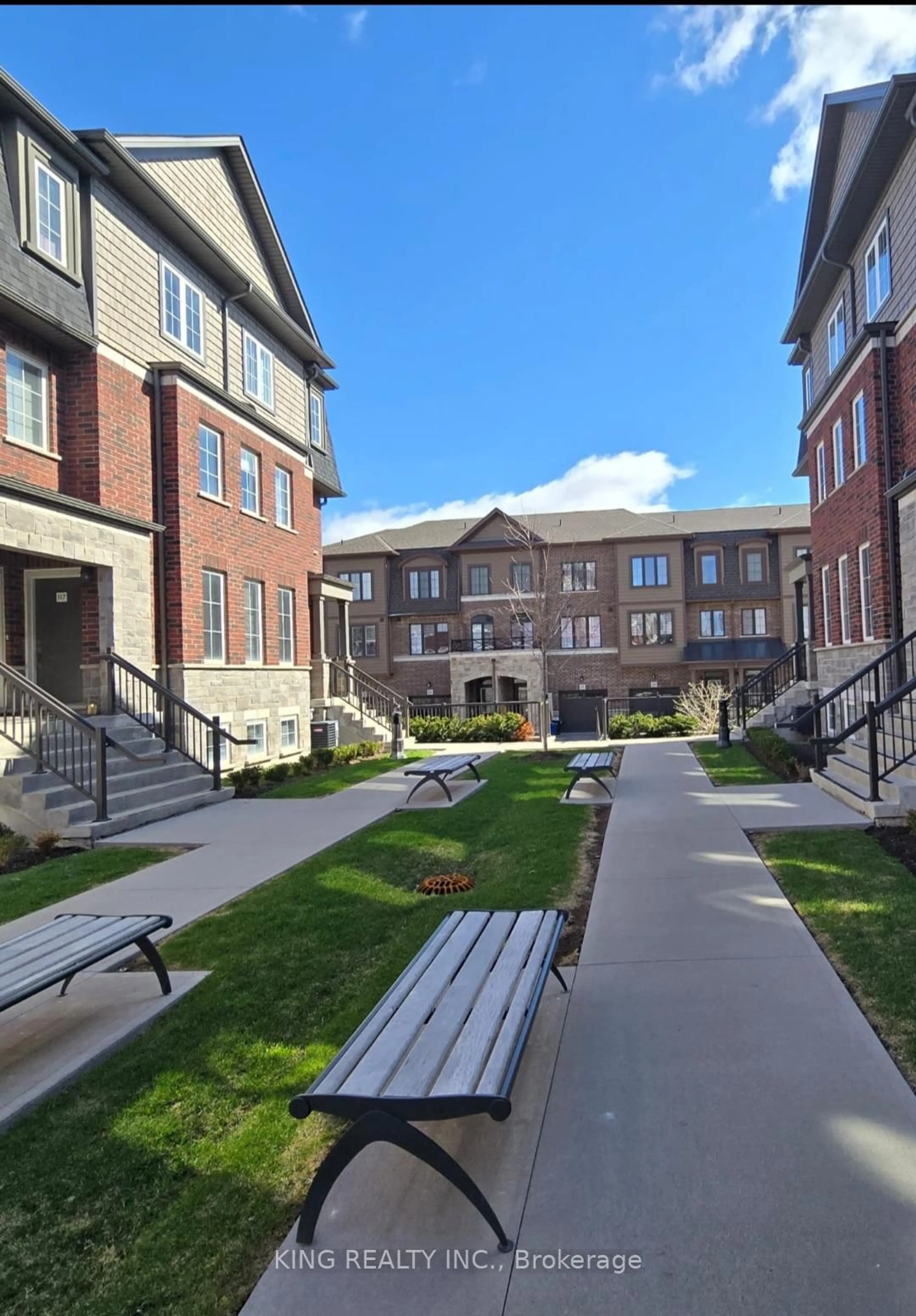 Patio, street for 445 Ontario St #124, Milton Ontario L9T 9K4