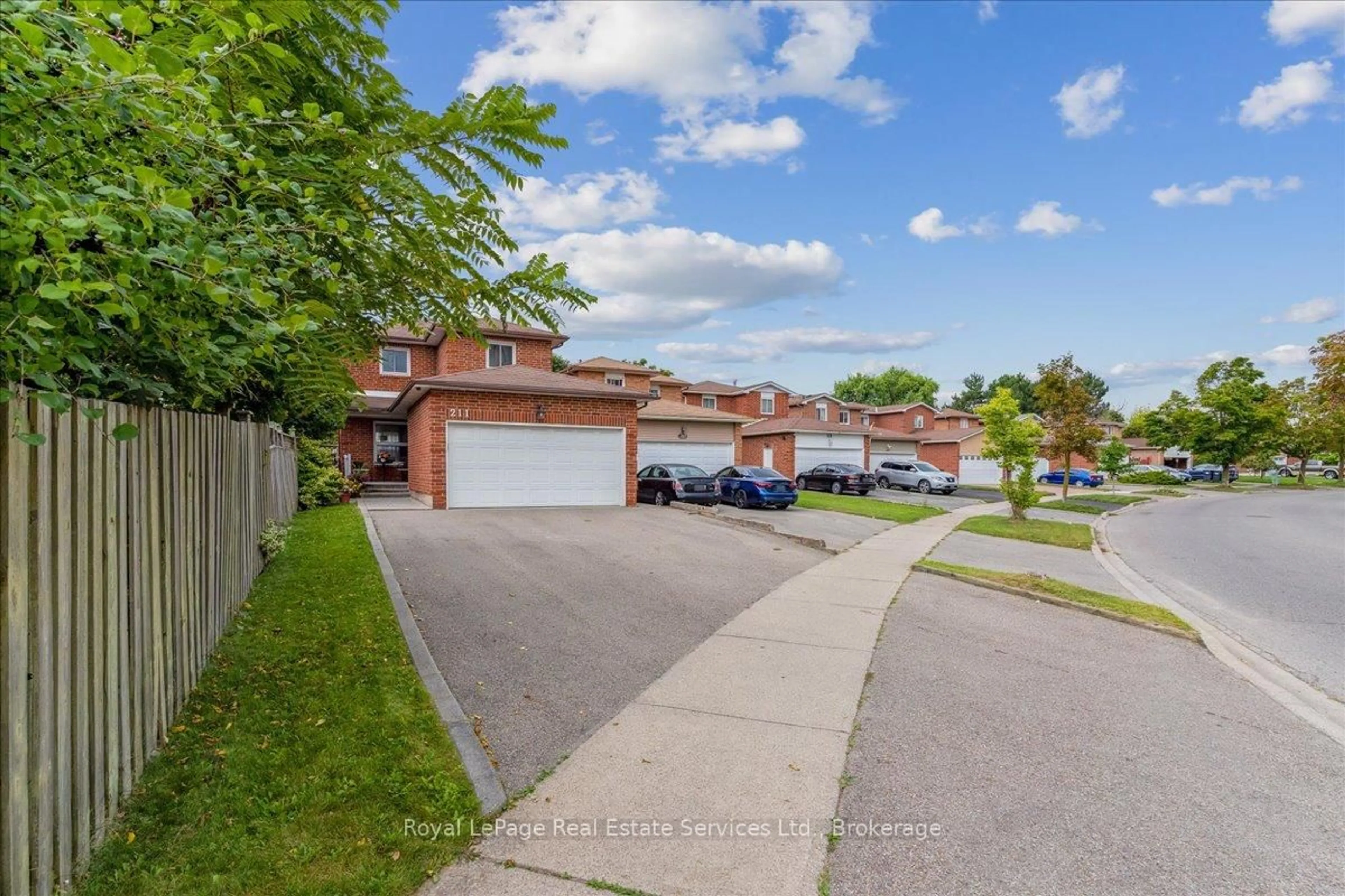 A pic from outside/outdoor area/front of a property/back of a property/a pic from drone, street for 211 Murray St, Brampton Ontario L6X 3L8