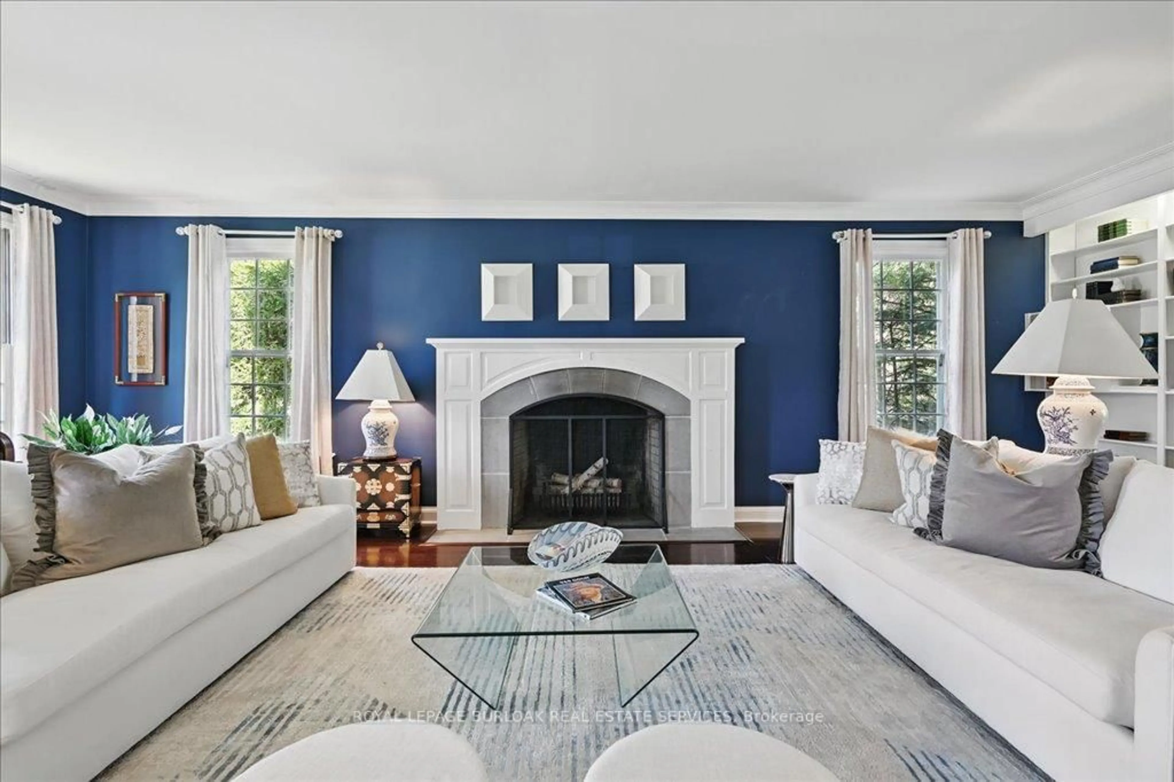 Living room with furniture, carpet floor for 3020 First St, Burlington Ontario L7N 1C3