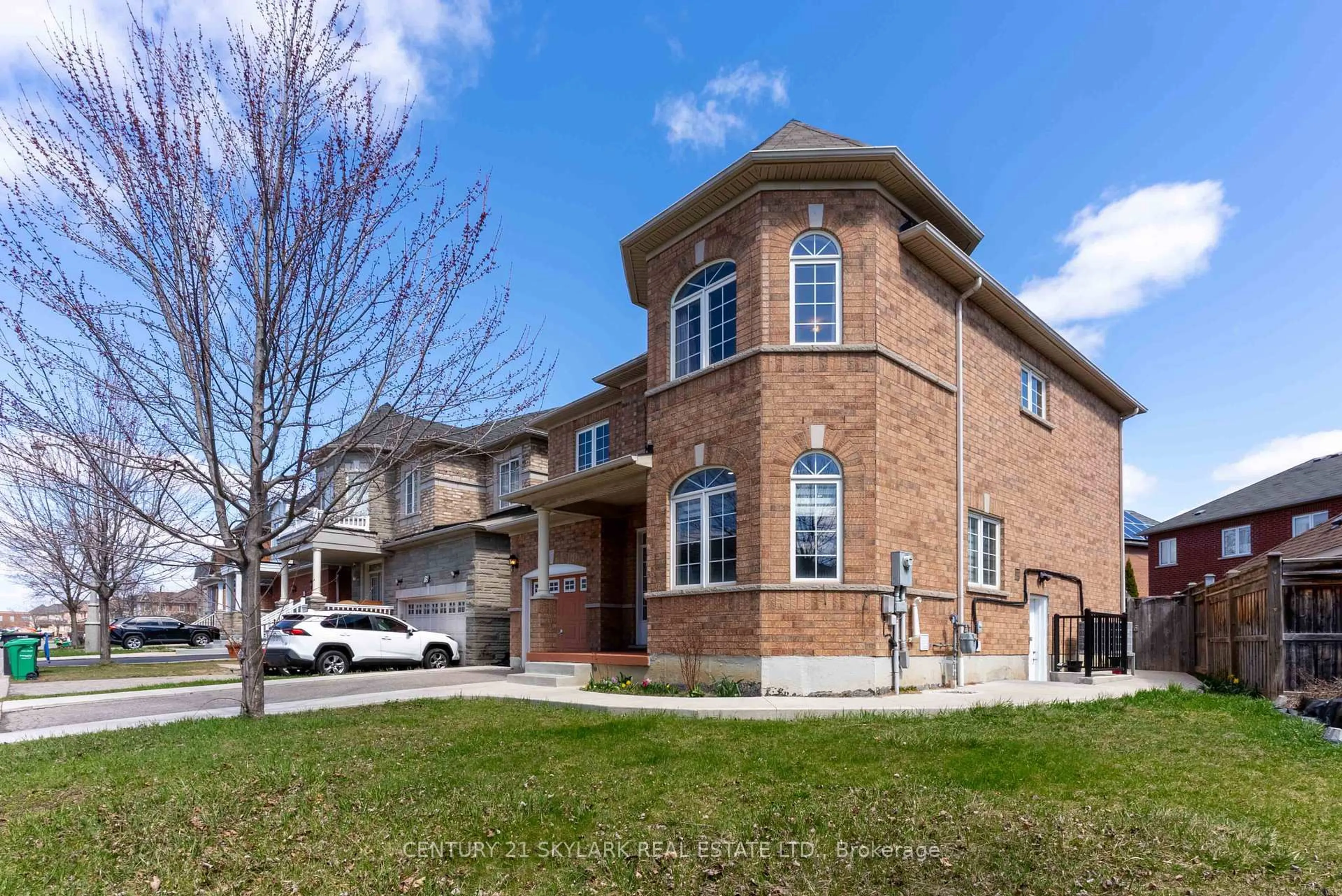 Home with brick exterior material, street for 13 Ledgerock Rd, Brampton Ontario L6P 2L8