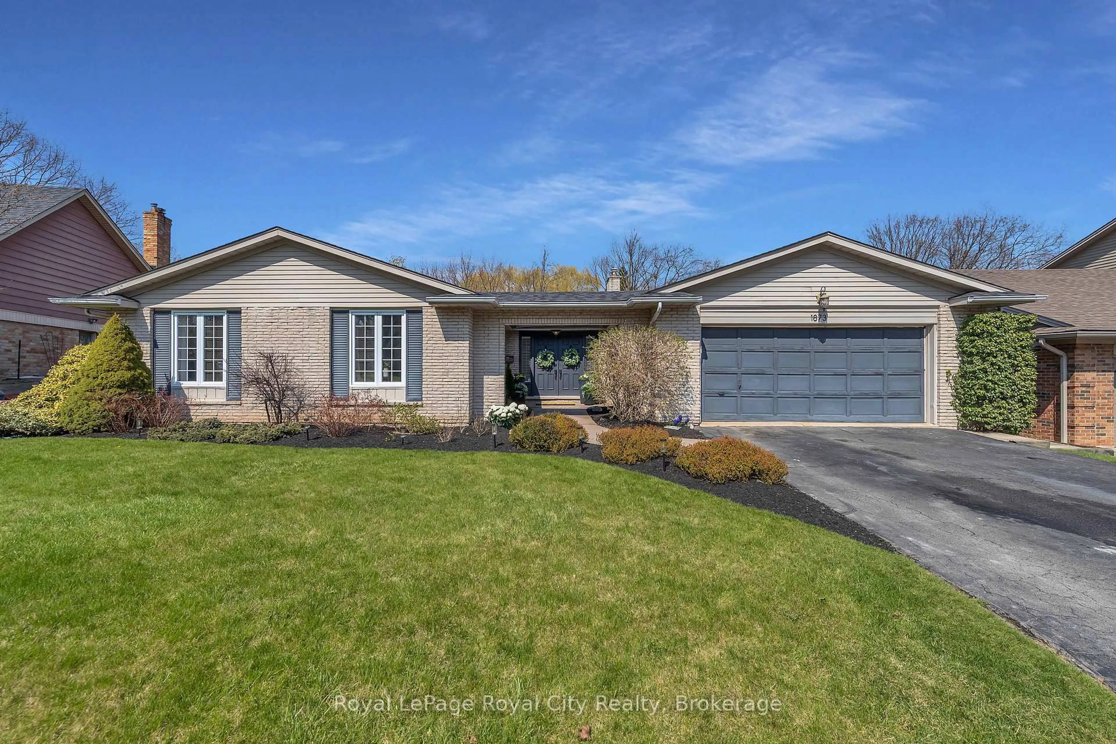 Home with brick exterior material, street for 1873 Four Seasons Dr, Burlington Ontario L7P 3B1