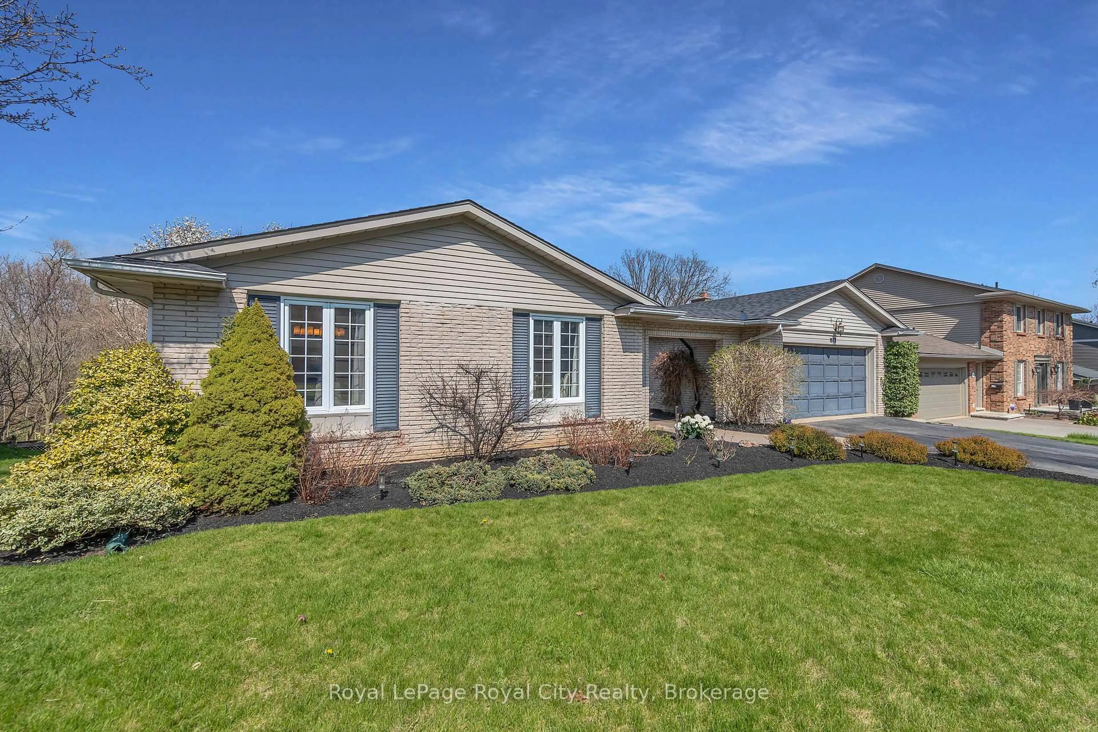 Home with brick exterior material, street for 1873 Four Seasons Dr, Burlington Ontario L7P 3B1