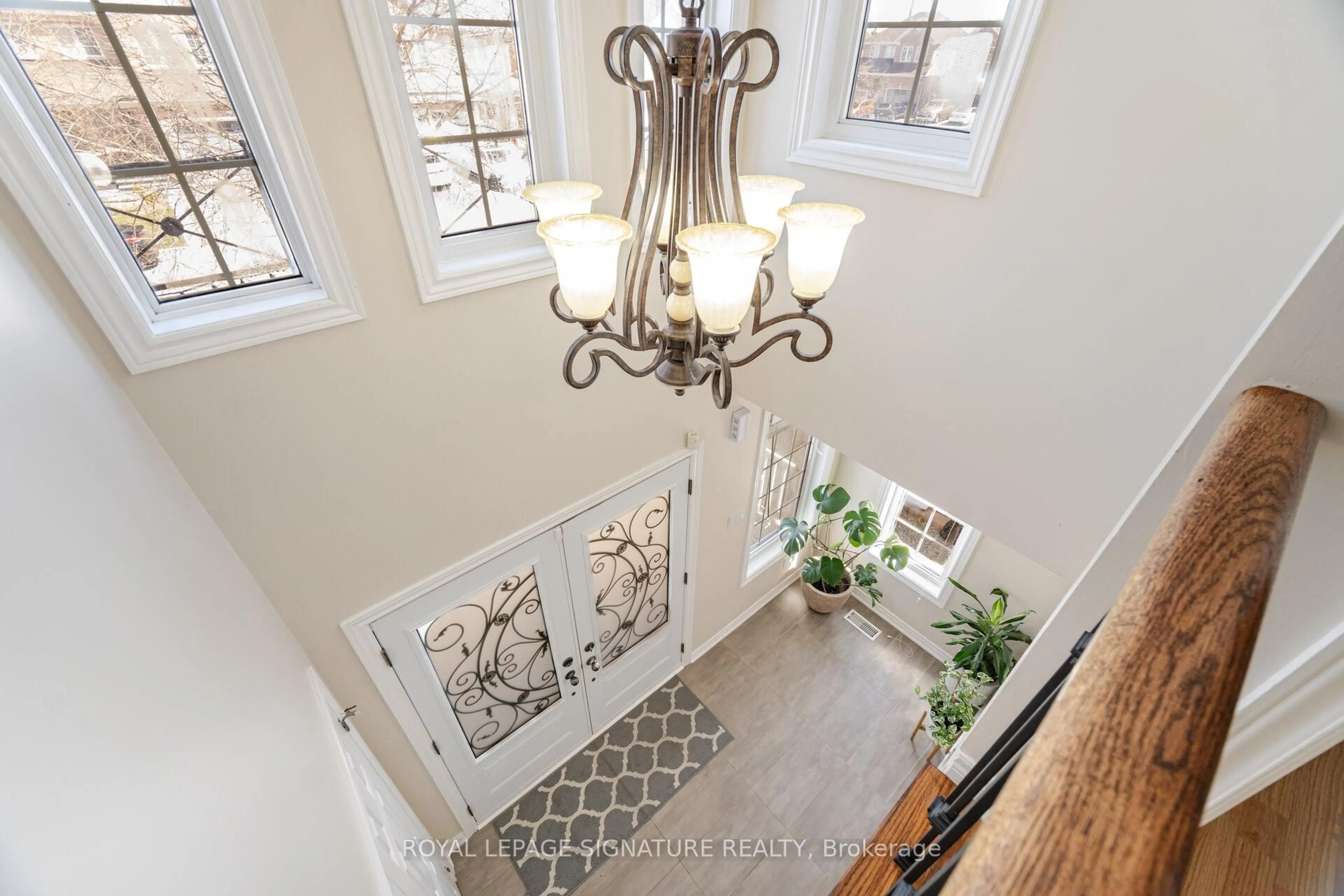 Indoor entryway for 81 Farthingale Cres, Brampton Ontario L7A 1W7